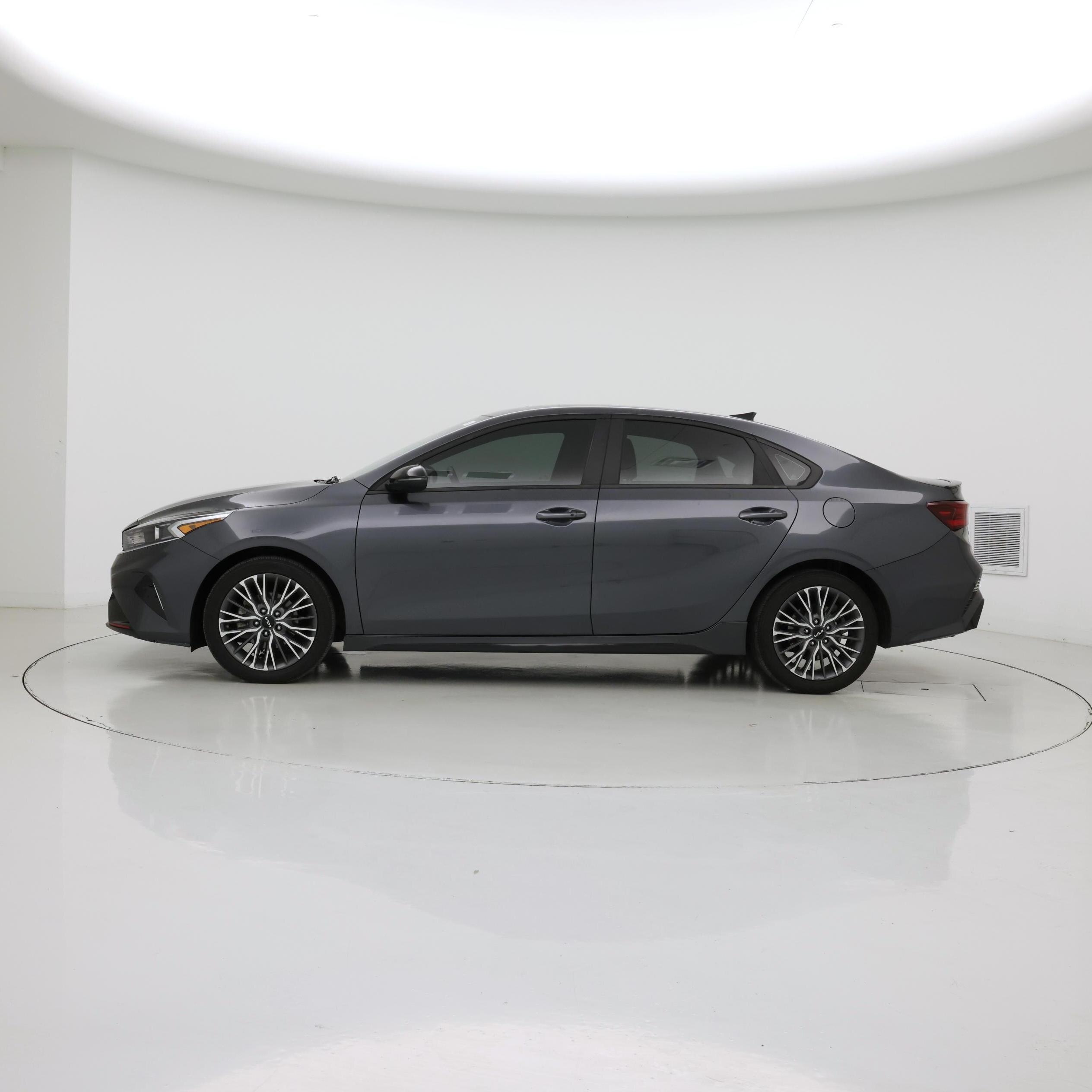 Thumbnail: 2024 Kia Forte - 3