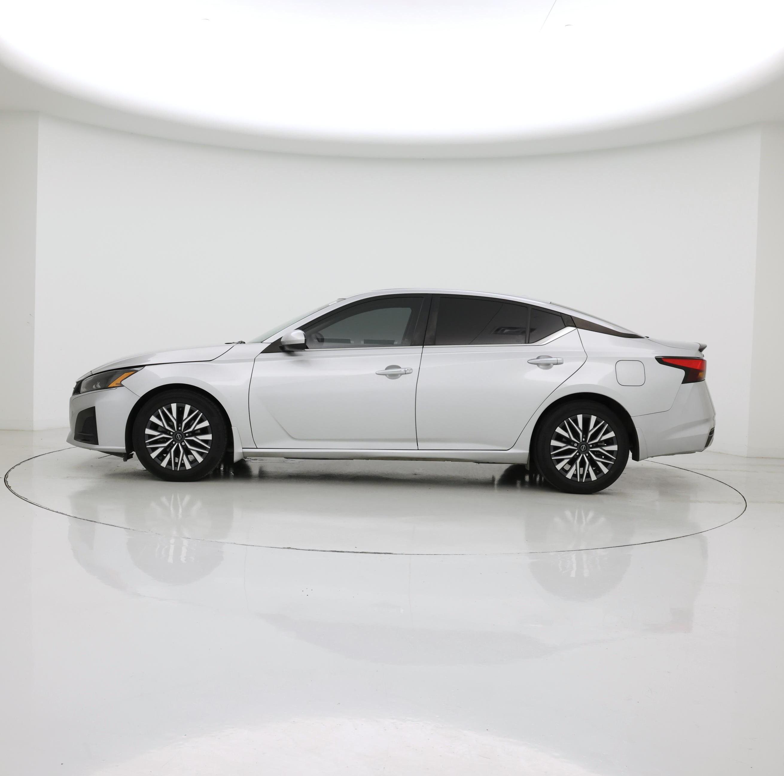 Thumbnail: 2023 Nissan Altima - 3