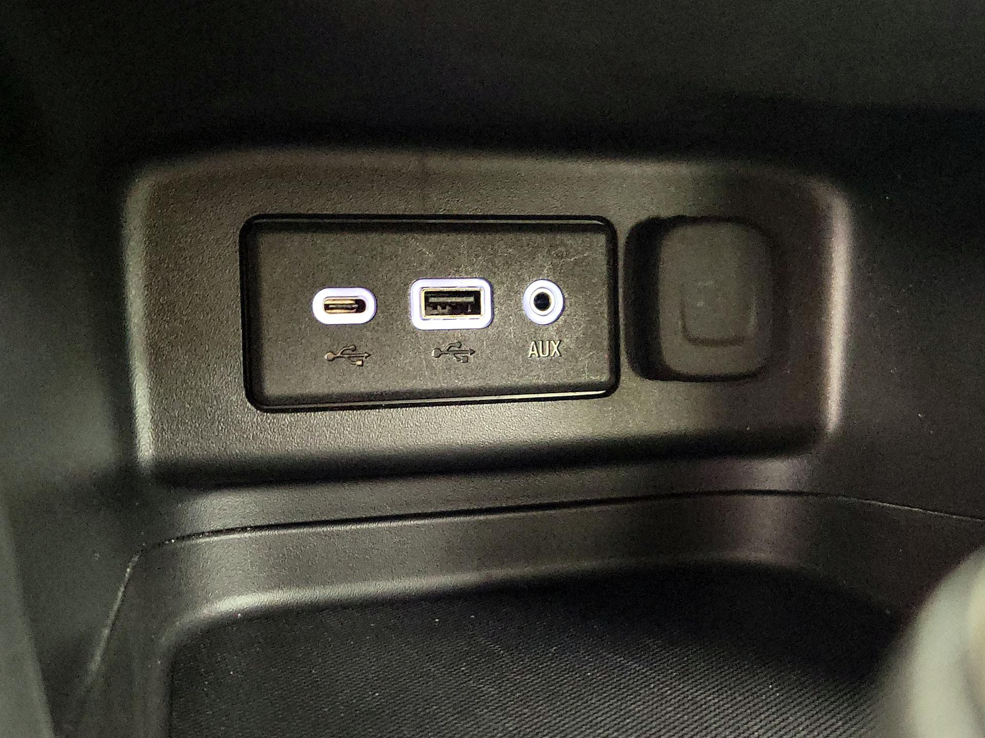 Thumbnail: 2020 Chevrolet Equinox - 18