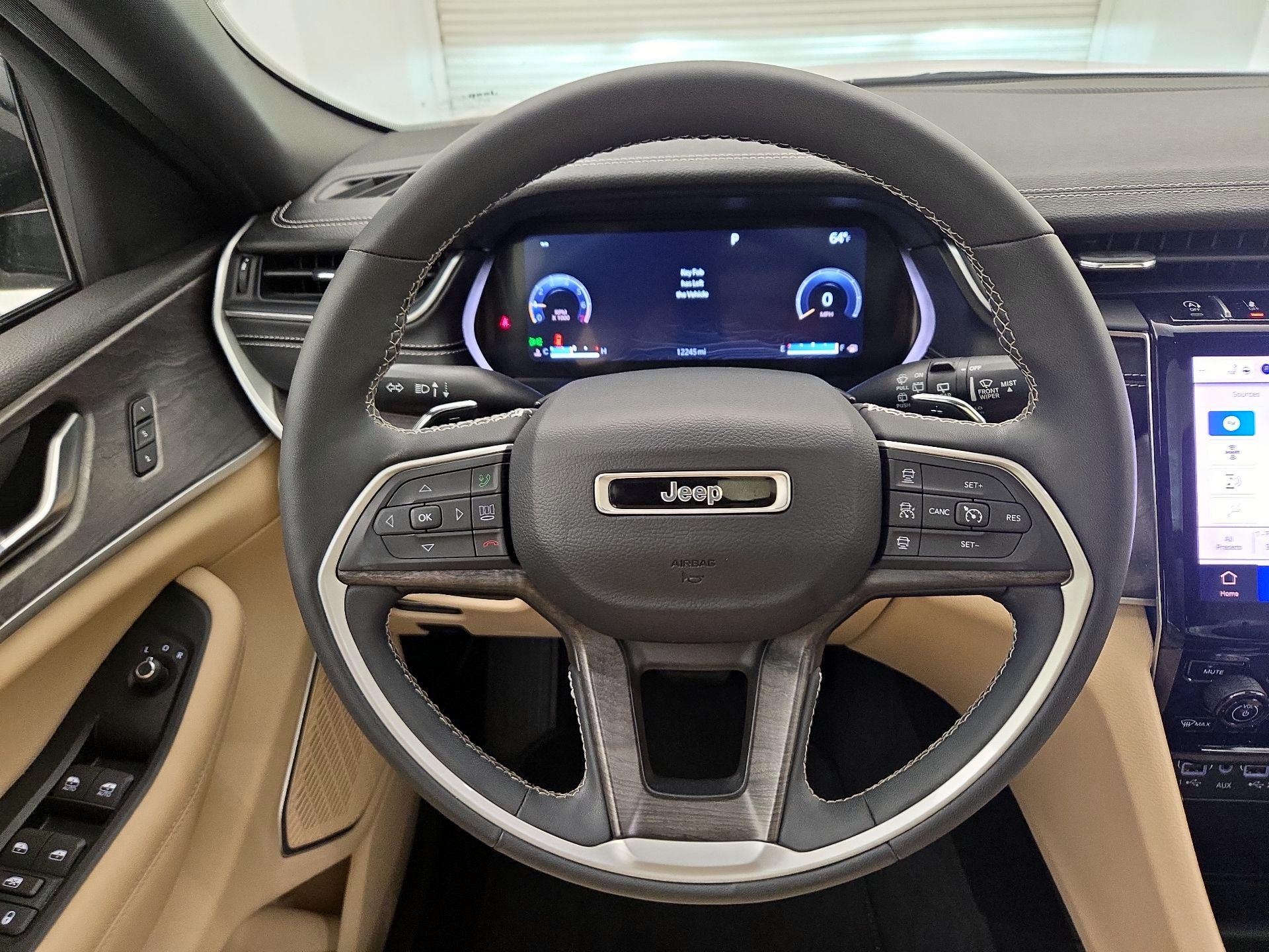 Thumbnail: 2023 Jeep Grand Cherokee - 10