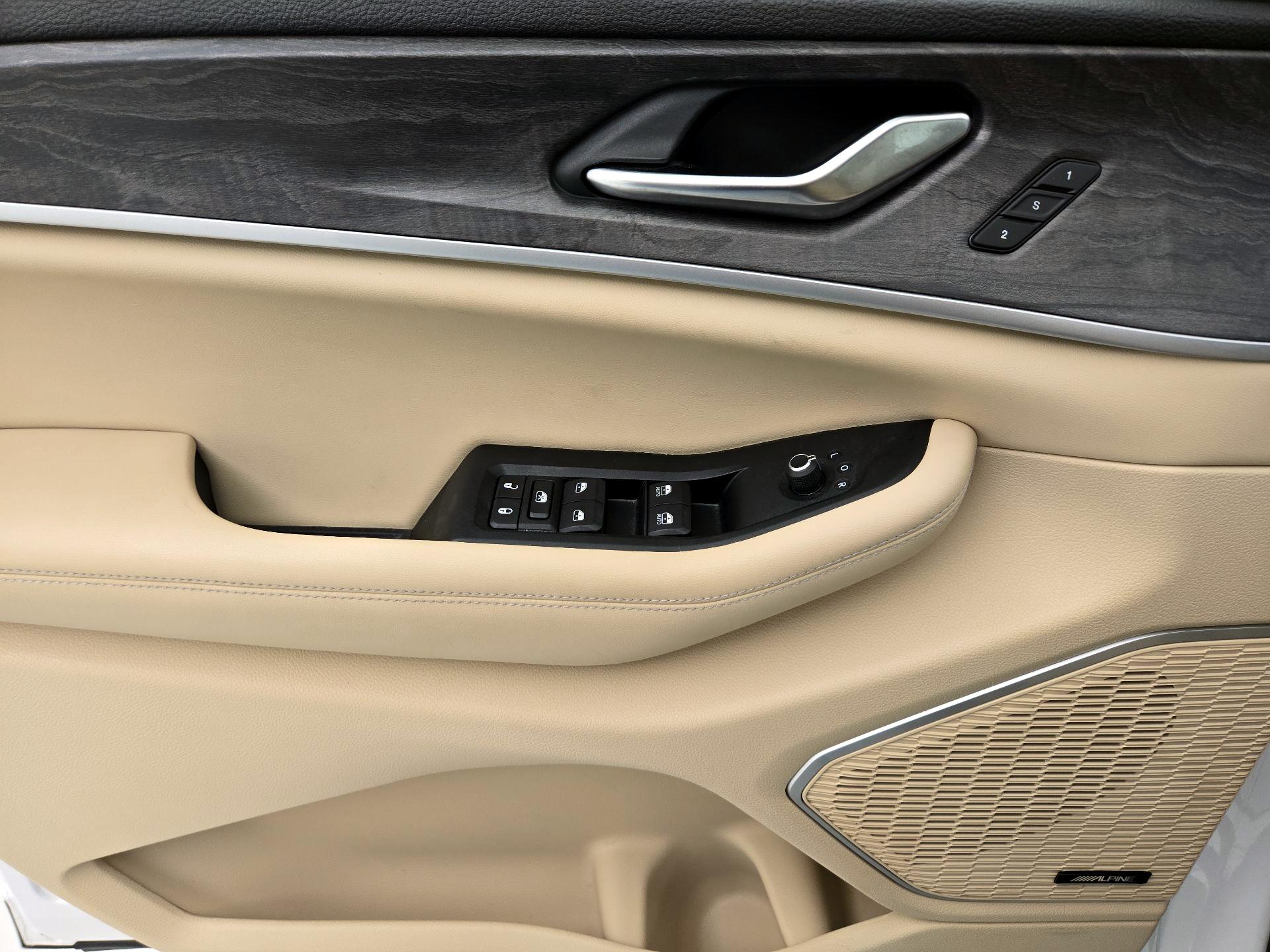 Thumbnail: 2023 Jeep Grand Cherokee - 12