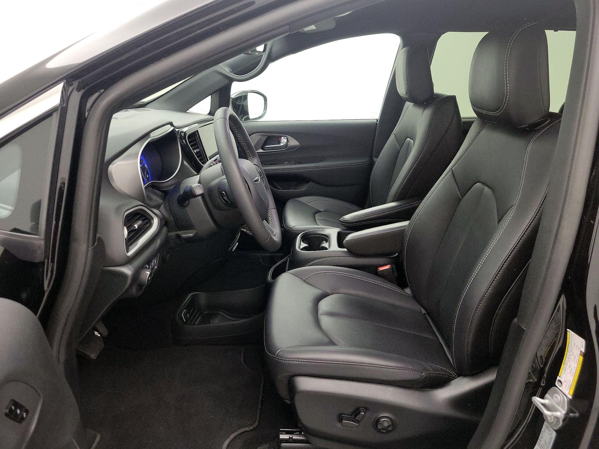 Thumbnail: 2025 Chrysler Pacifica - 11