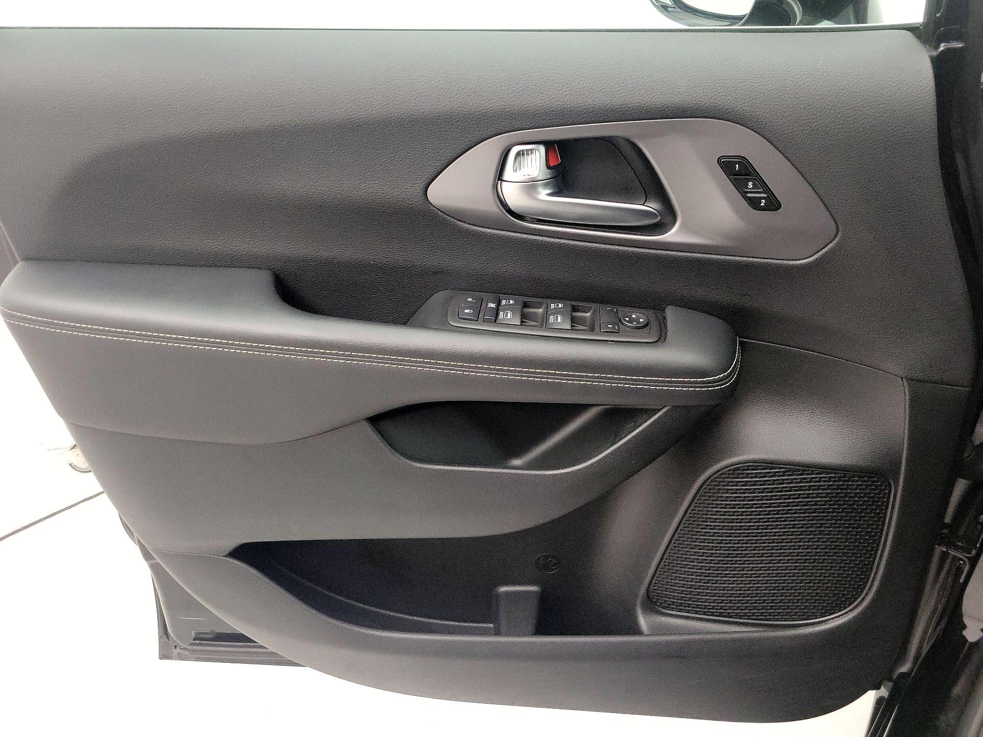 Thumbnail: 2025 Chrysler Pacifica - 12