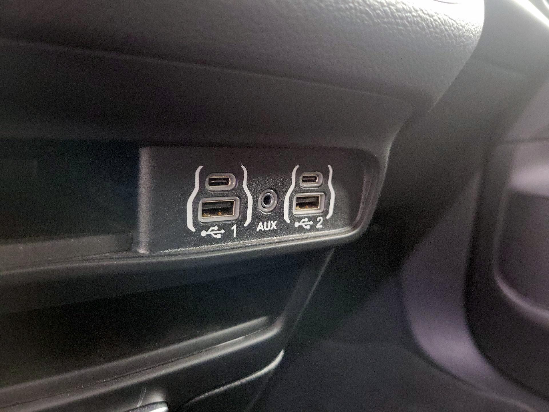 Thumbnail: 2025 Chrysler Pacifica - 18