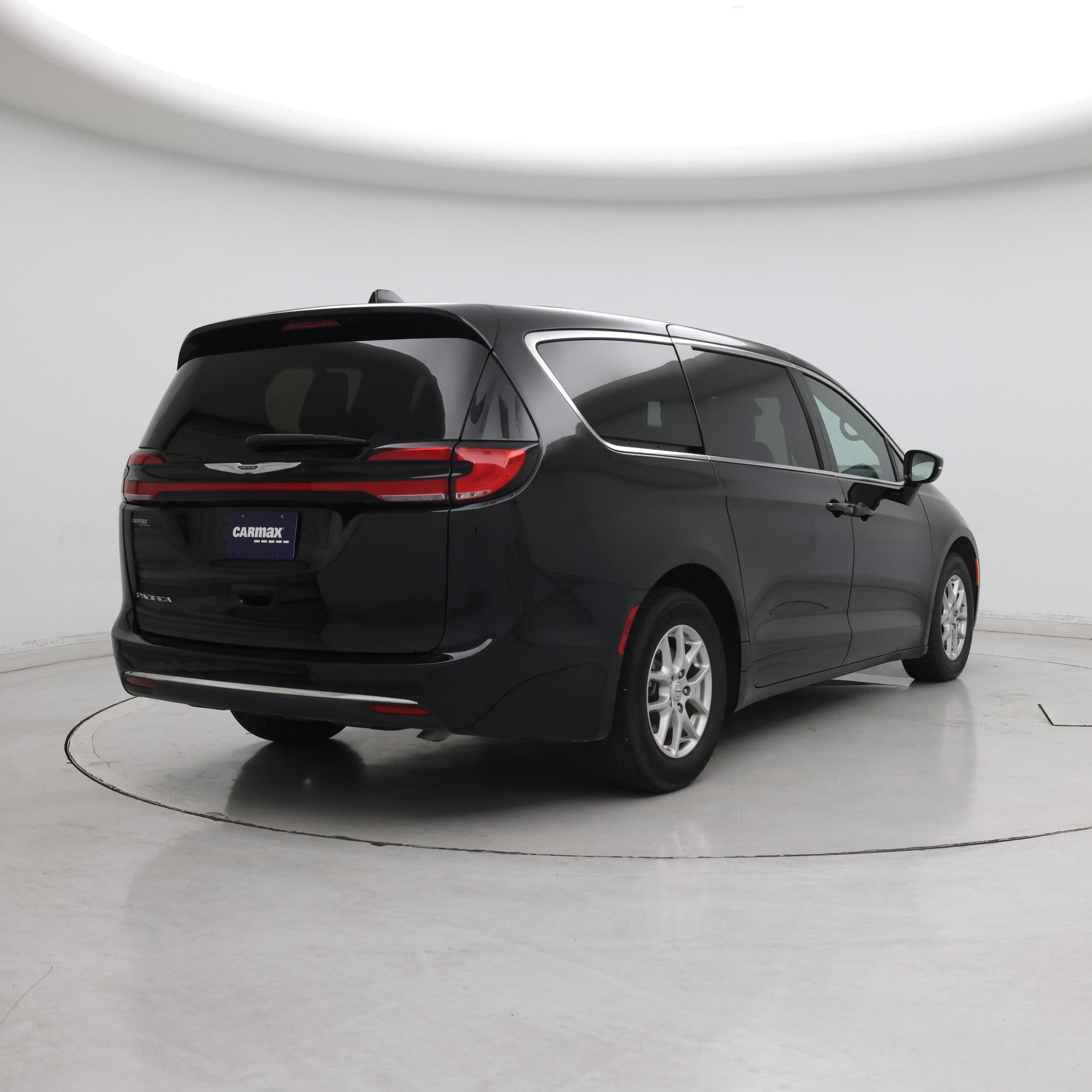 Thumbnail: 2025 Chrysler Pacifica - 8