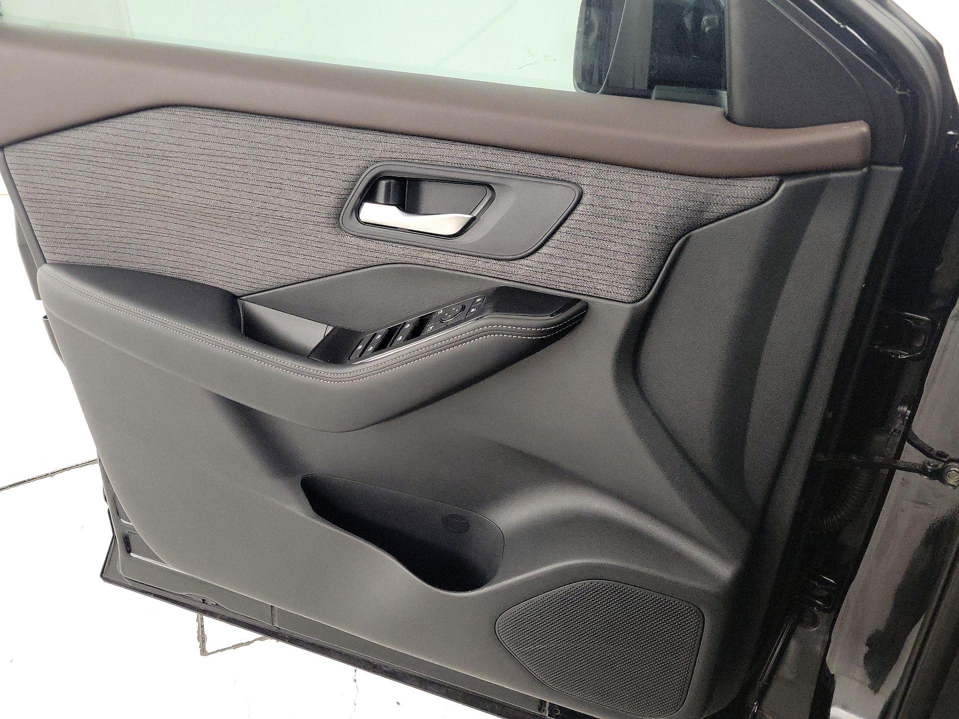 Thumbnail: 2023 Nissan Rogue - 12