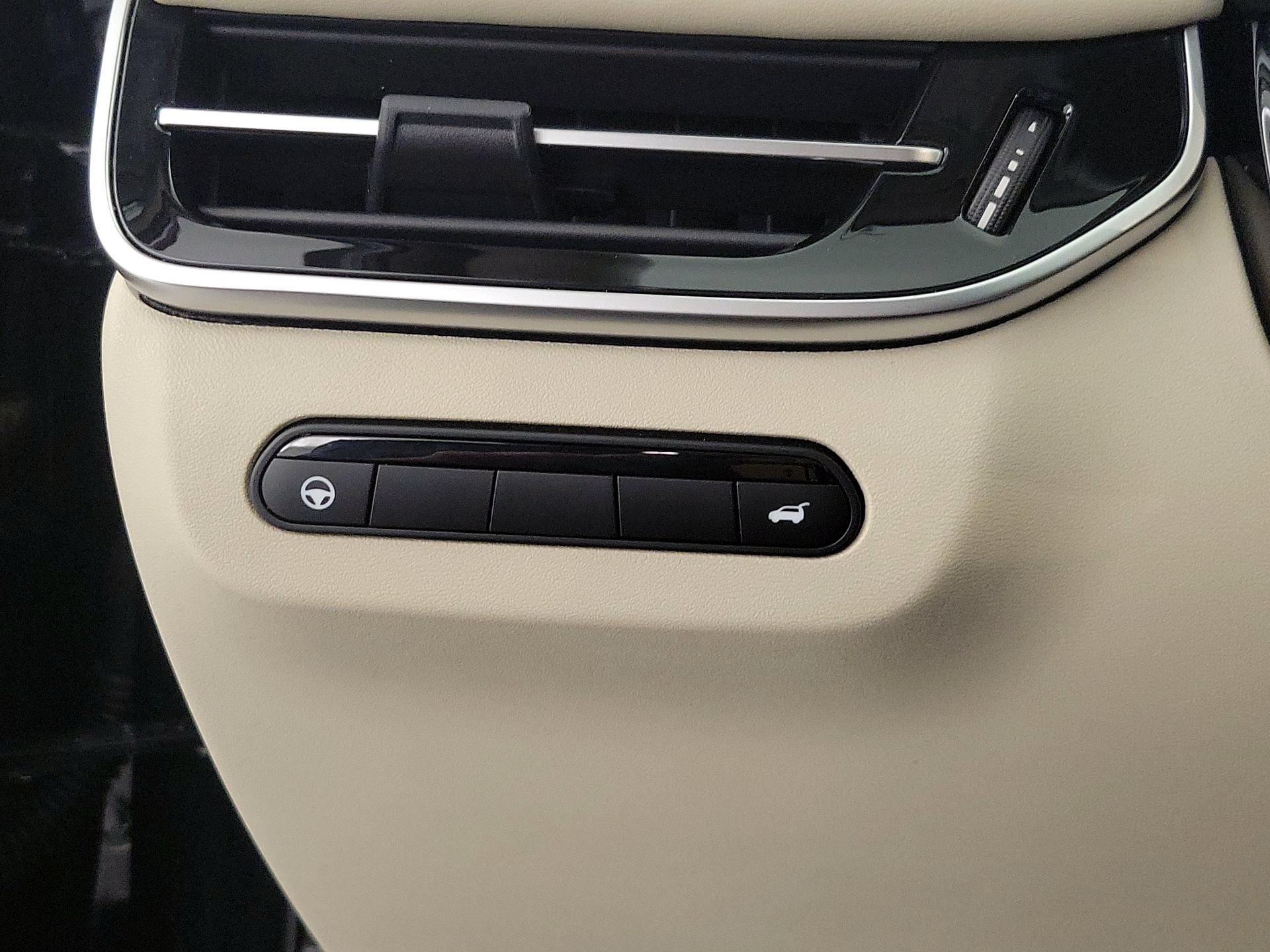 Thumbnail: 2023 INFINITI QX60 - 13