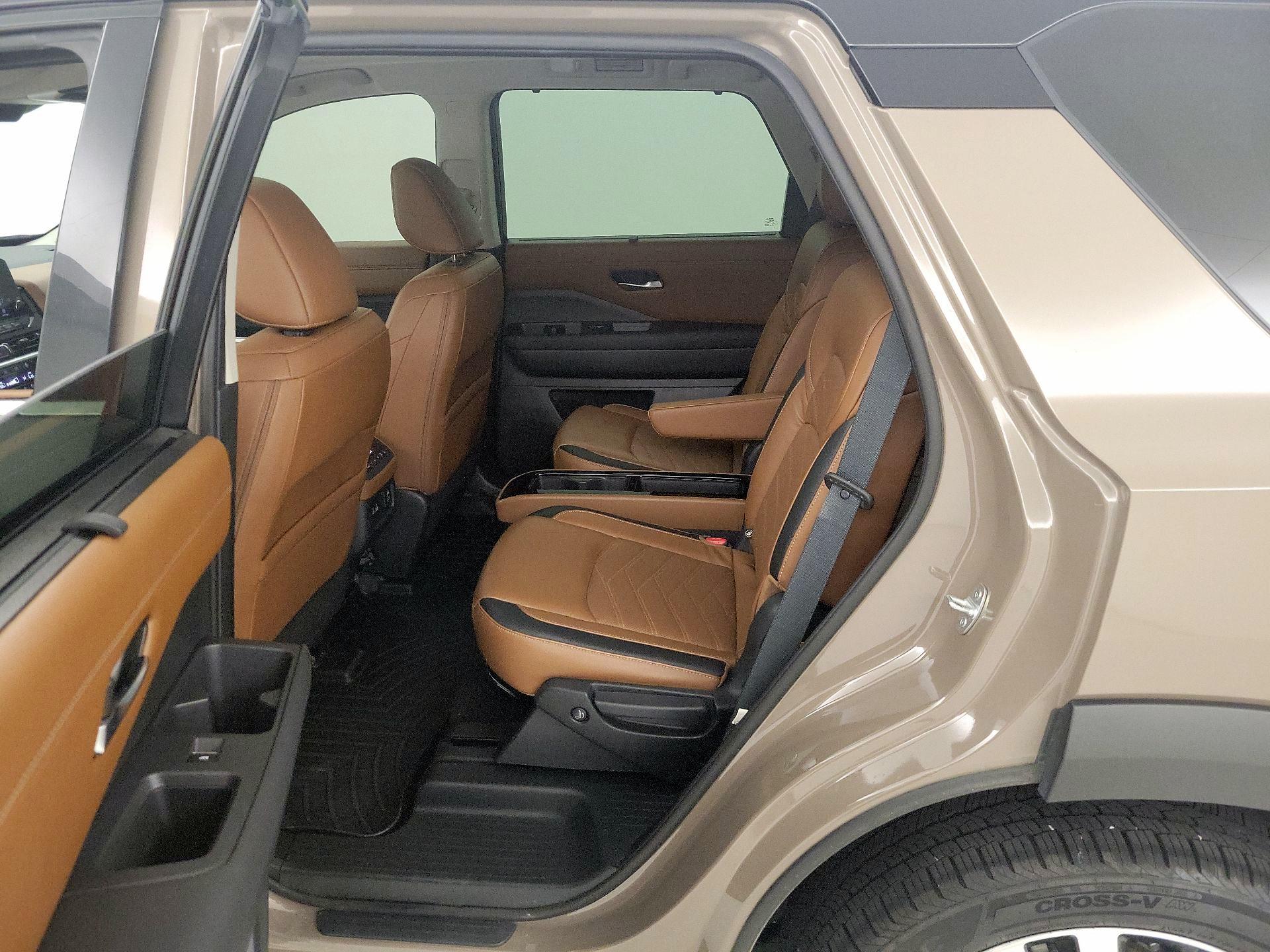 Thumbnail: 2023 Nissan Pathfinder - 19