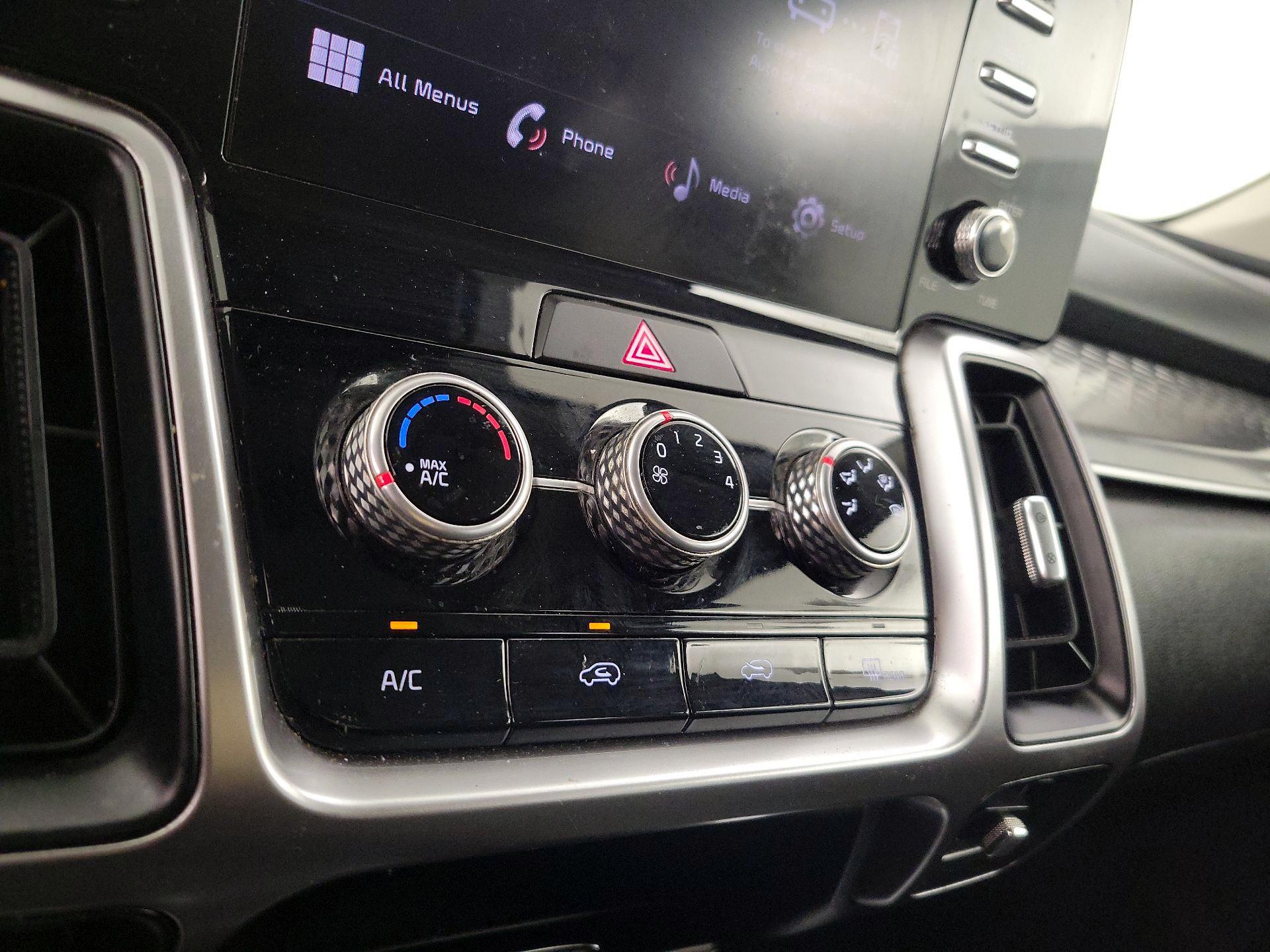 Thumbnail: 2023 Kia Sorento - 16