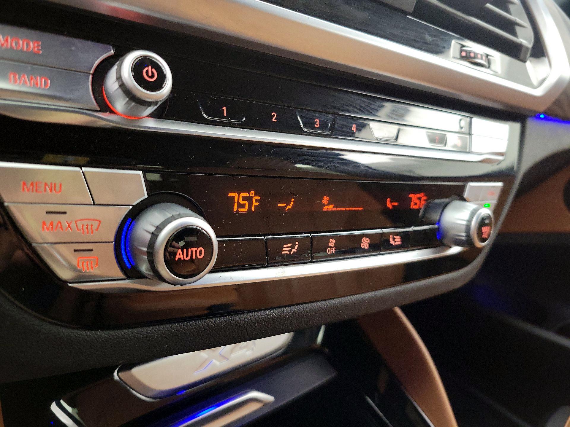 Thumbnail: 2021 BMW X4 - 16
