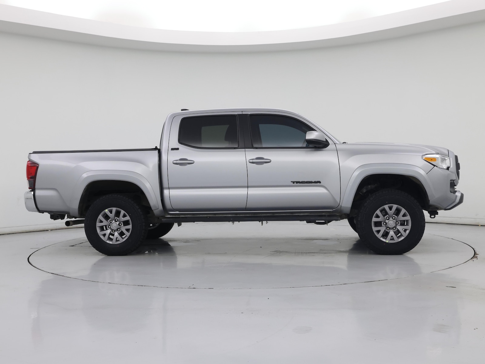 2018 Toyota Tacoma SR5 - Photo 8