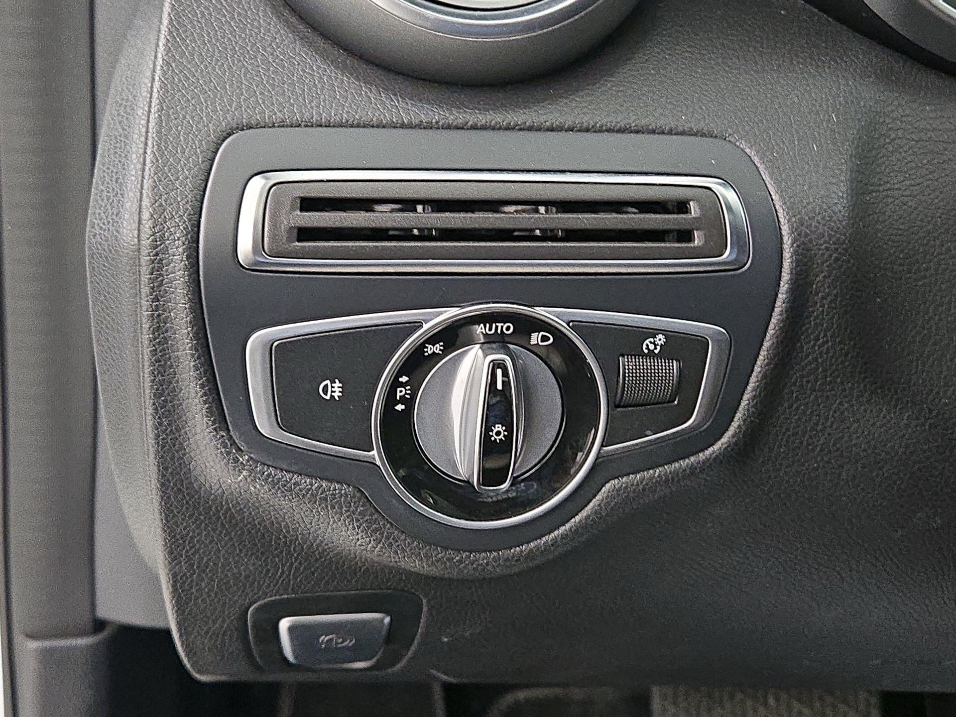 Thumbnail: 2016 Mercedes-Benz C-Class - 13