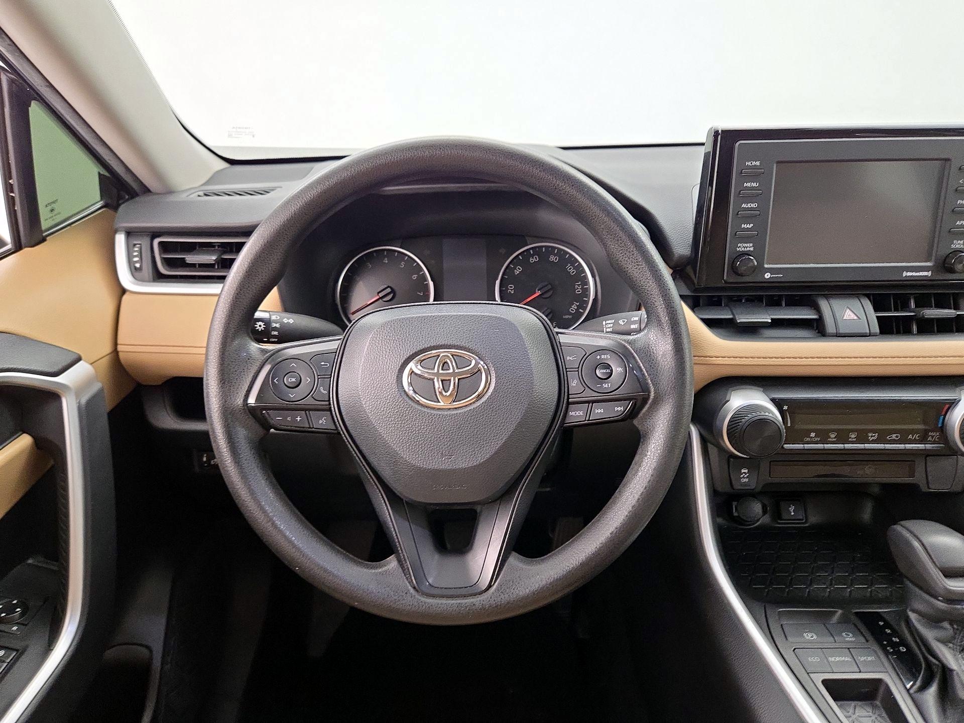 Thumbnail: 2022 Toyota RAV4 - 10