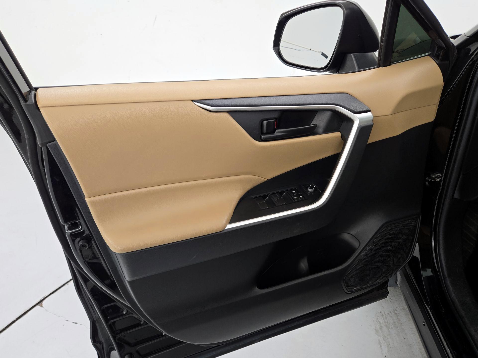 Thumbnail: 2022 Toyota RAV4 - 12