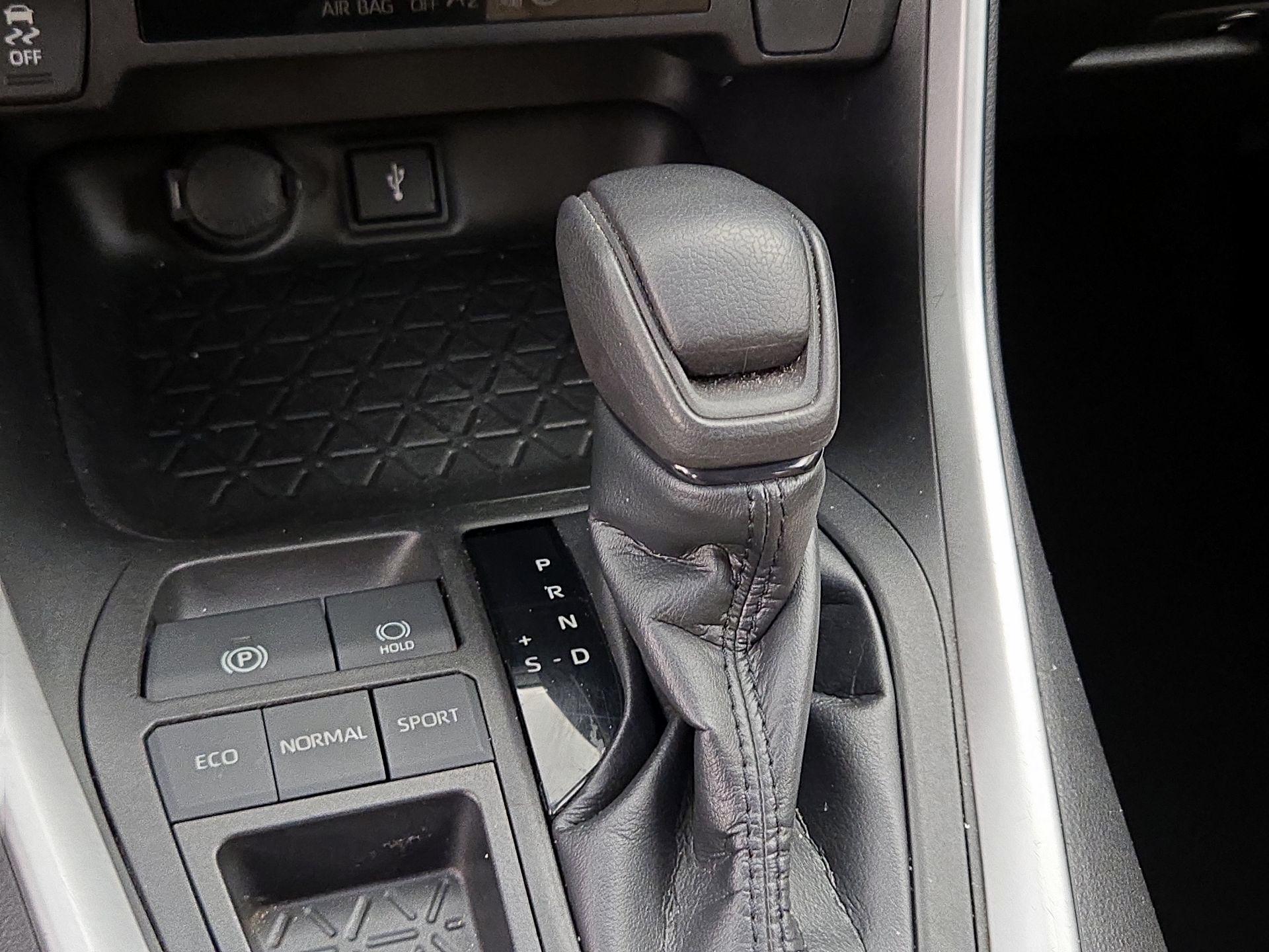 Thumbnail: 2022 Toyota RAV4 - 17