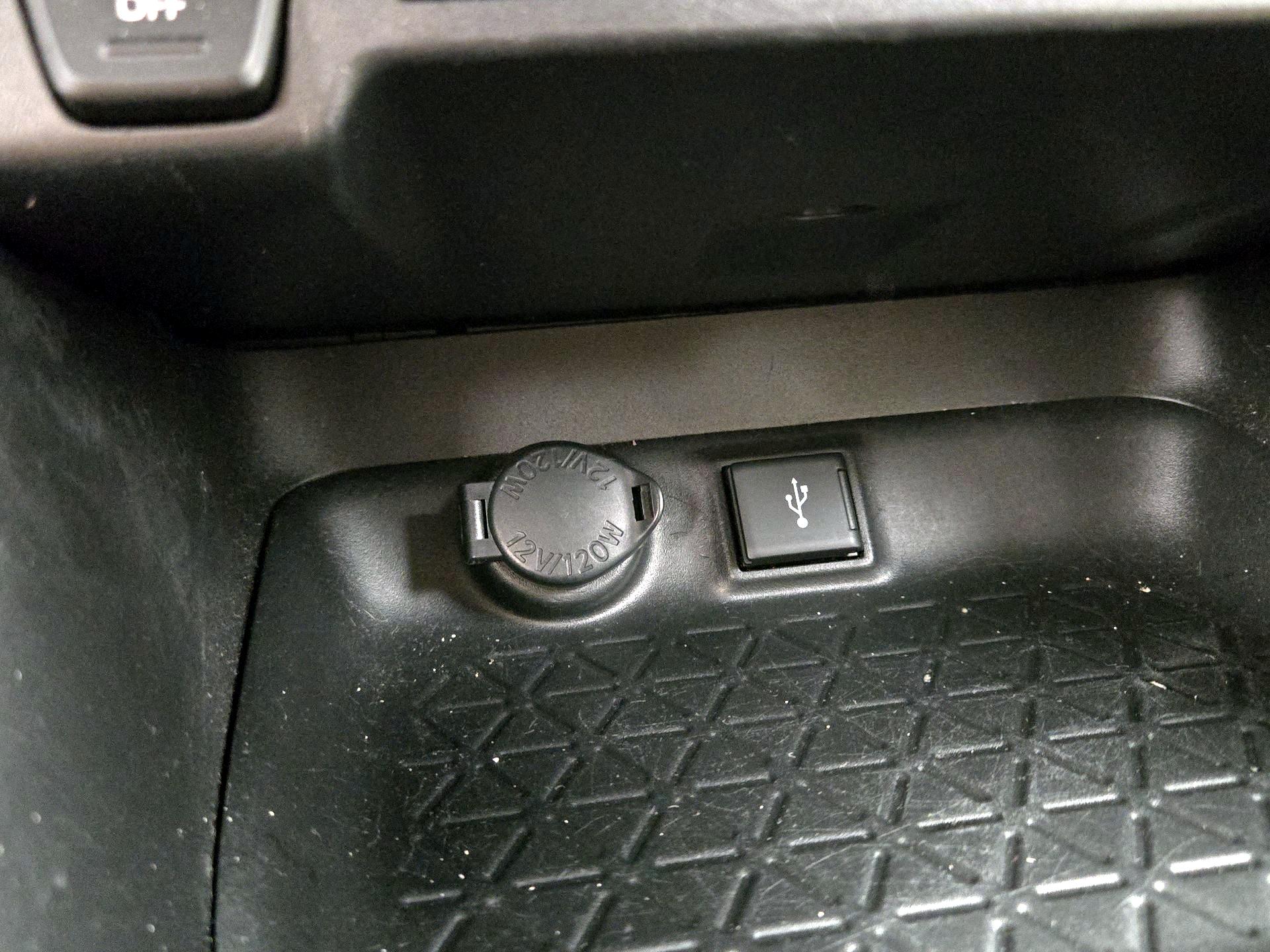 Thumbnail: 2022 Toyota RAV4 - 18