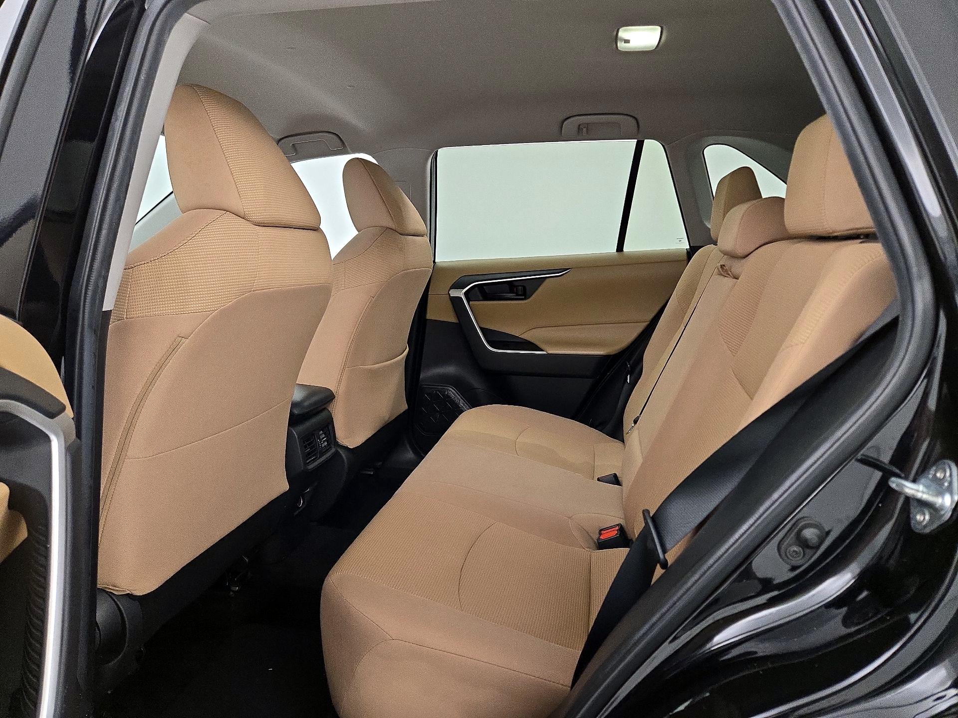 Thumbnail: 2022 Toyota RAV4 - 19