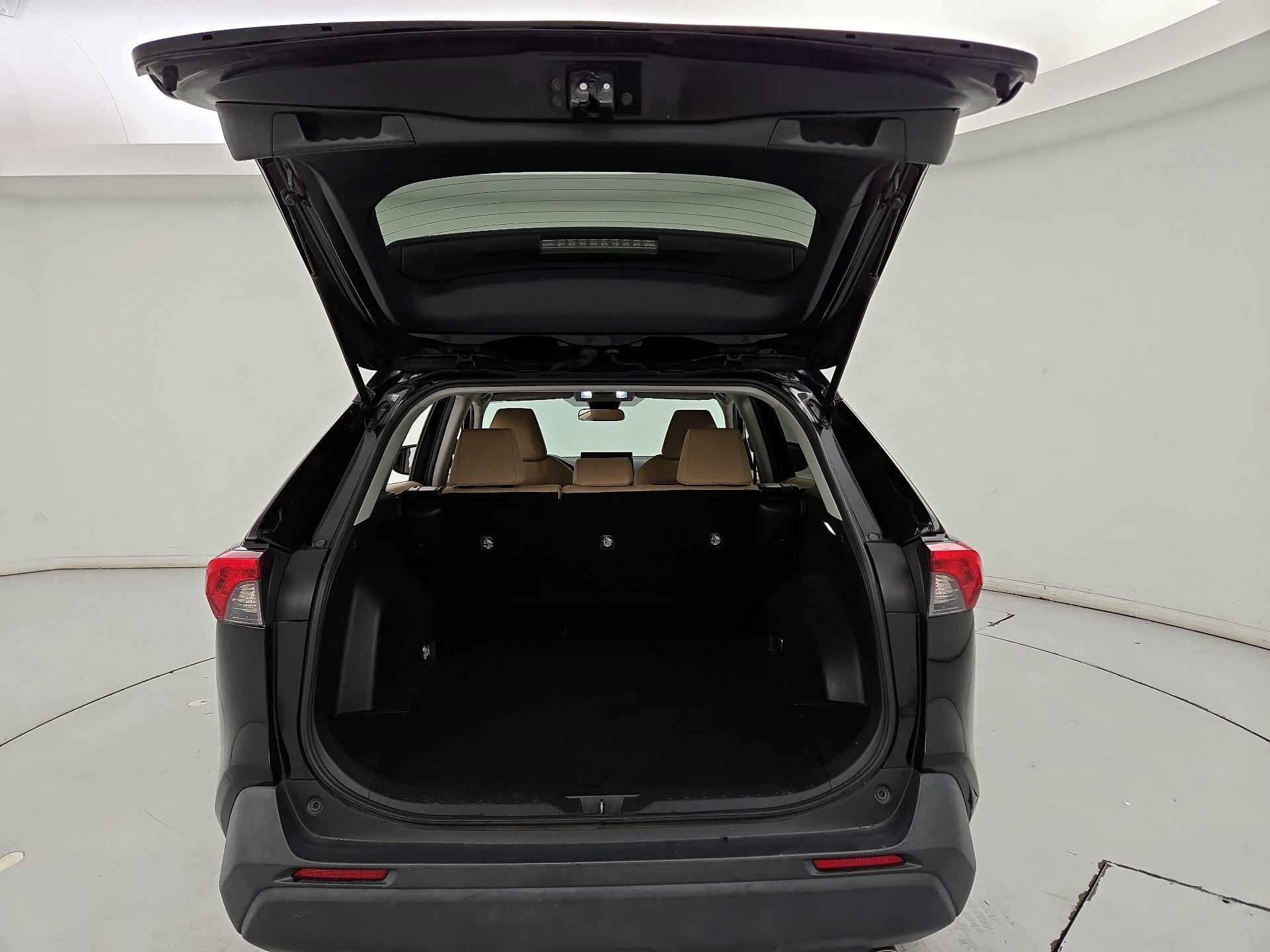 Thumbnail: 2022 Toyota RAV4 - 20