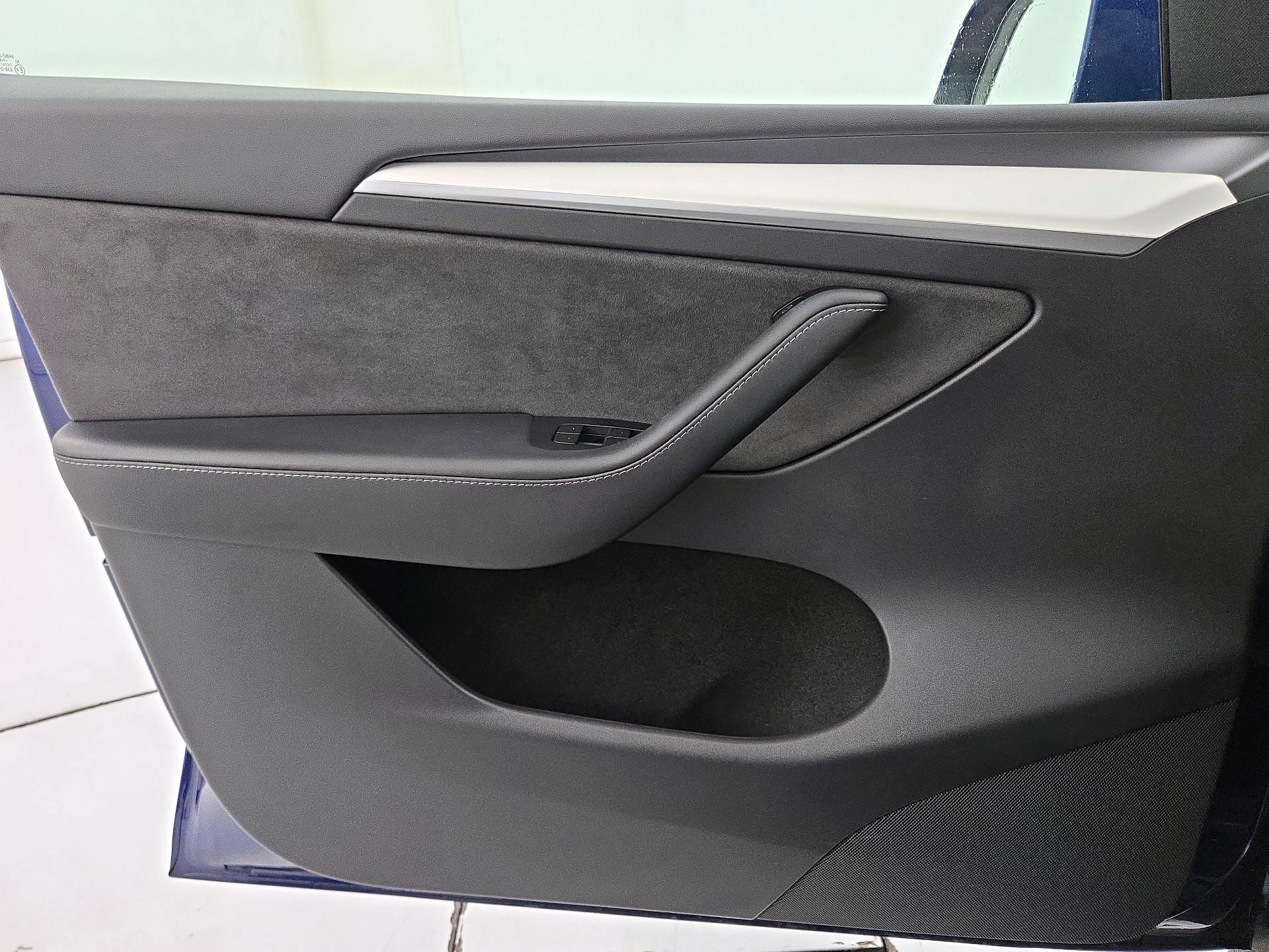 Thumbnail: 2023 Tesla Model Y - 12