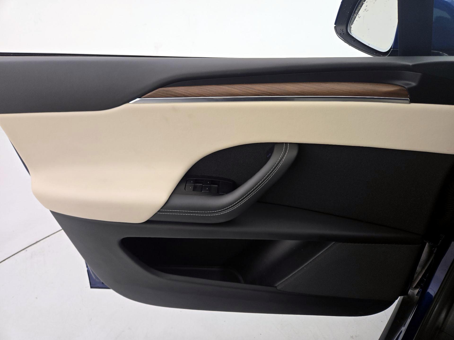 Thumbnail: 2023 Tesla Model X - 12