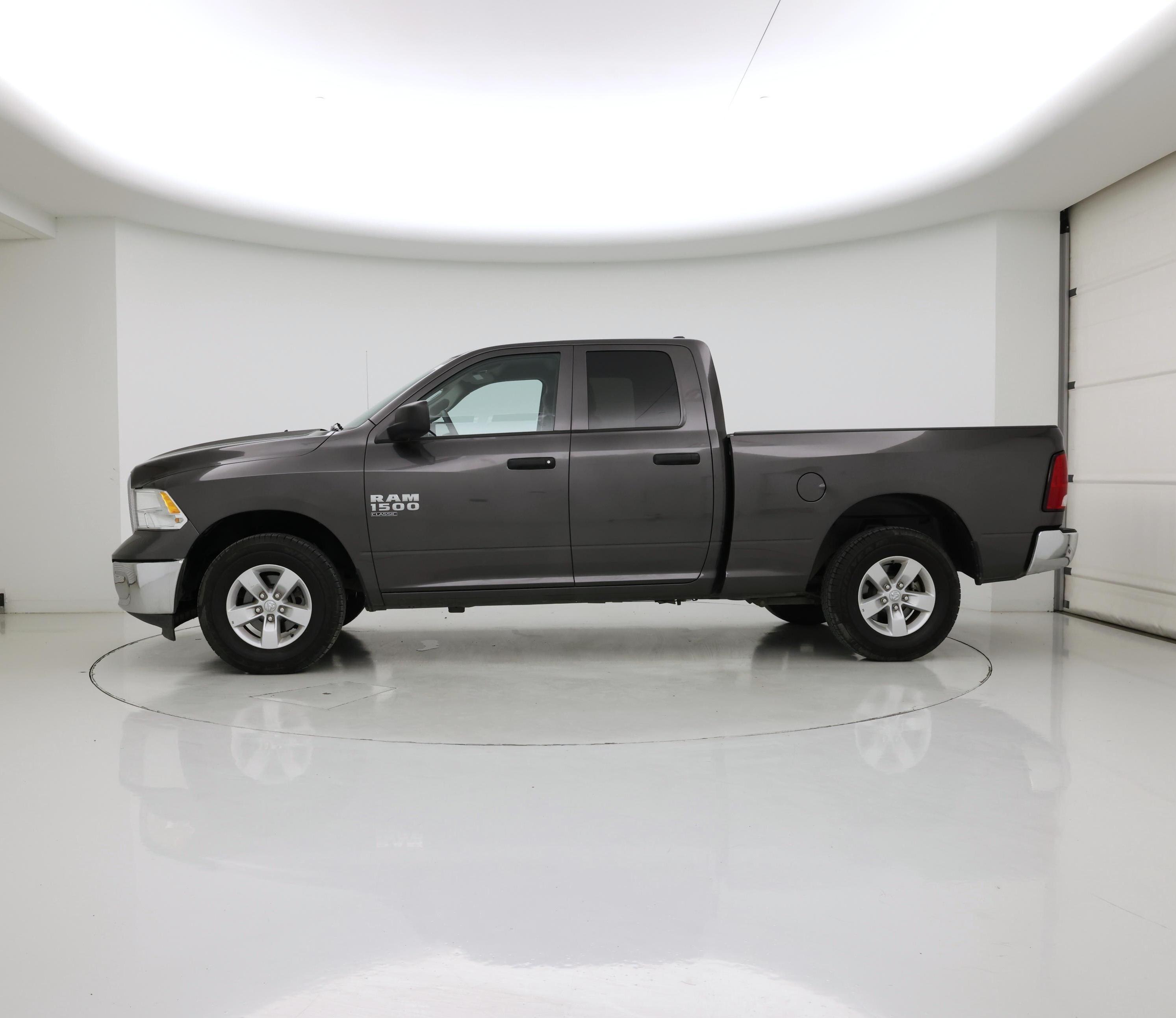 Thumbnail: 2024 RAM 1500 Classic - 3