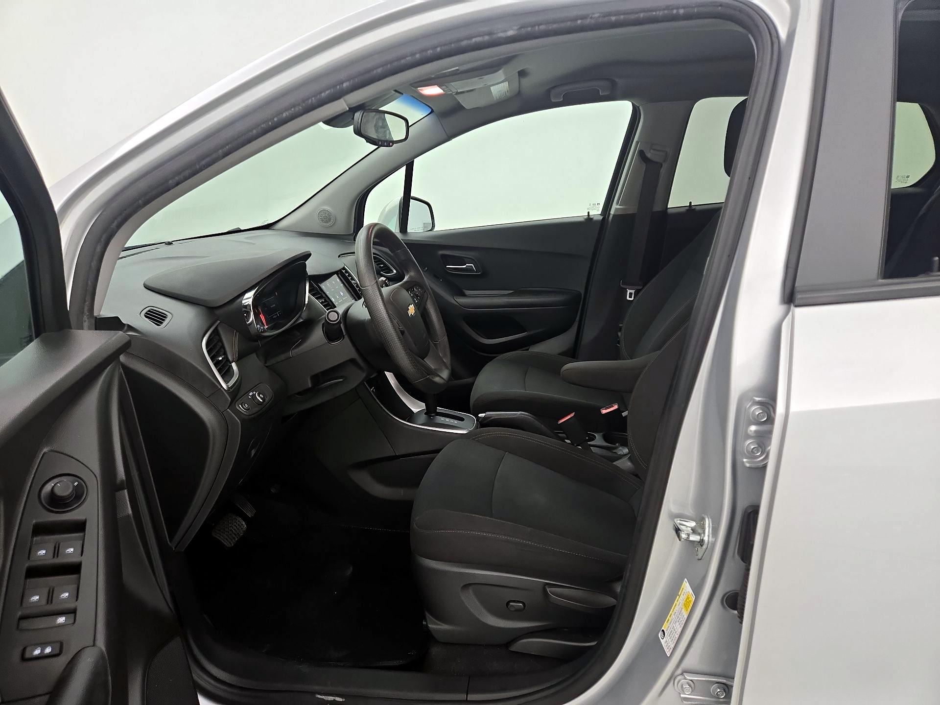 Thumbnail: 2022 Chevrolet Trax - 11