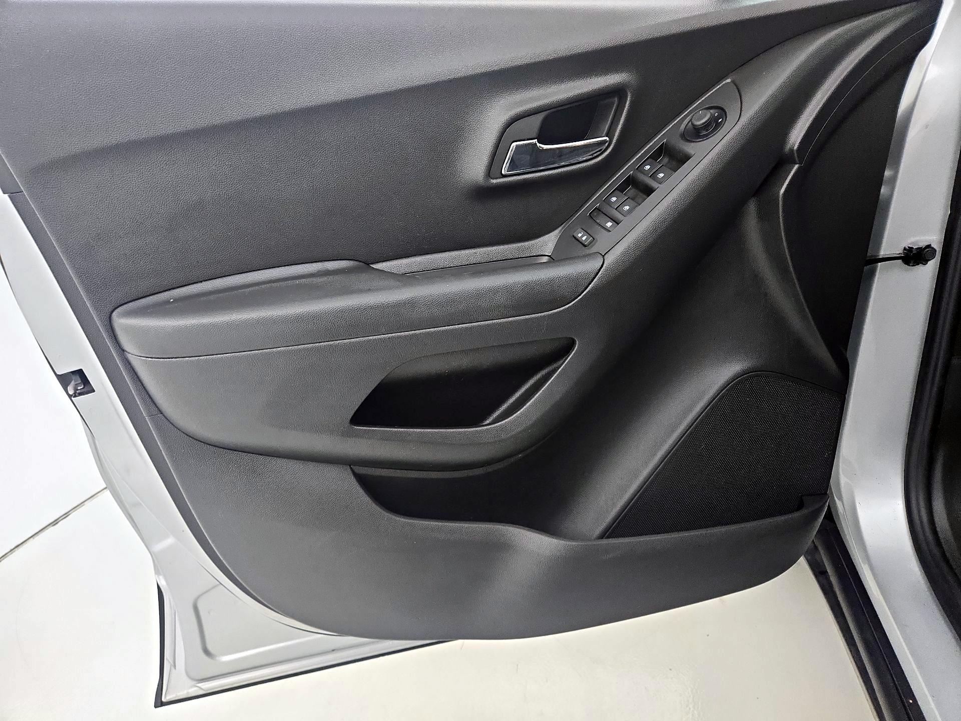 Thumbnail: 2022 Chevrolet Trax - 12