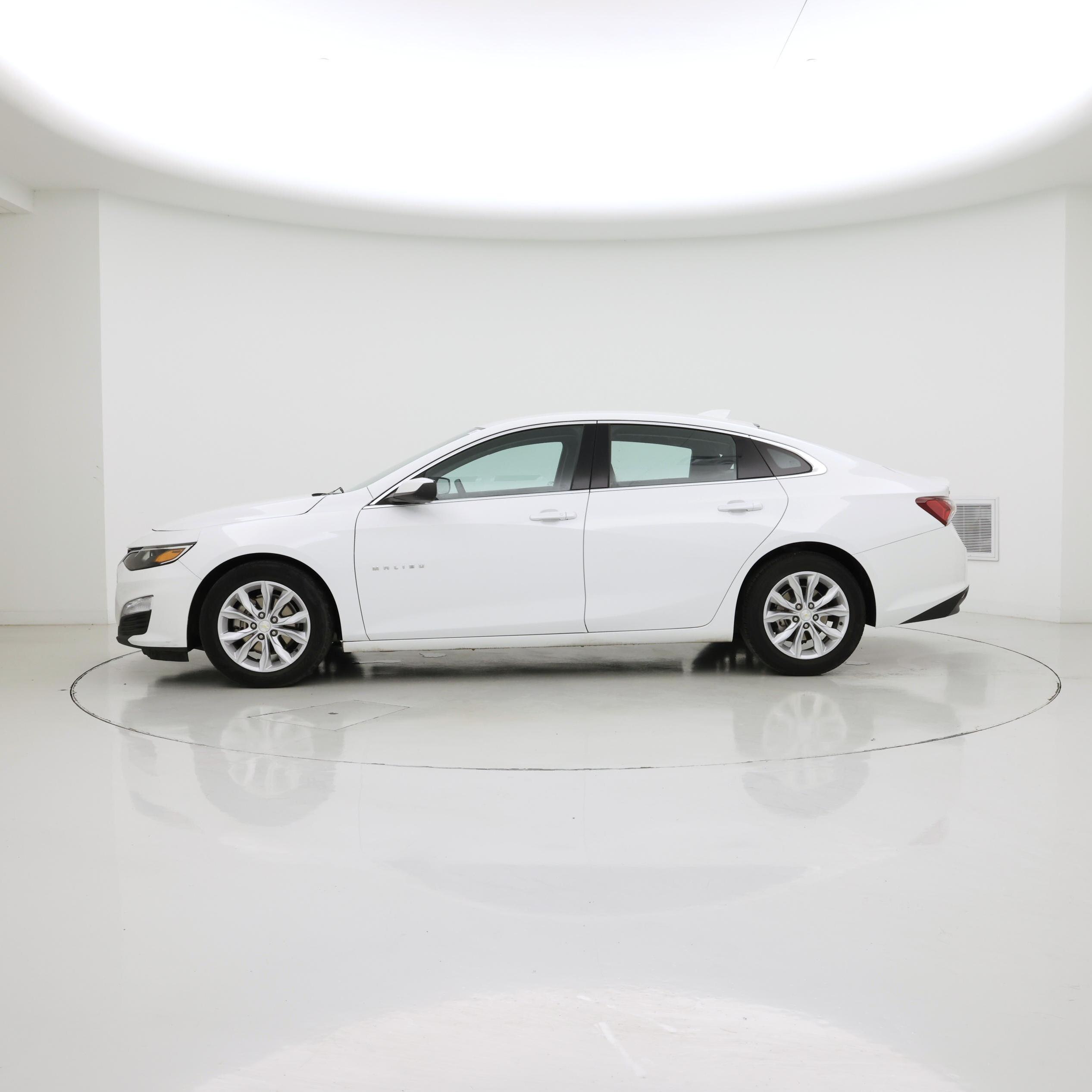 Thumbnail: 2022 Chevrolet Malibu - 3