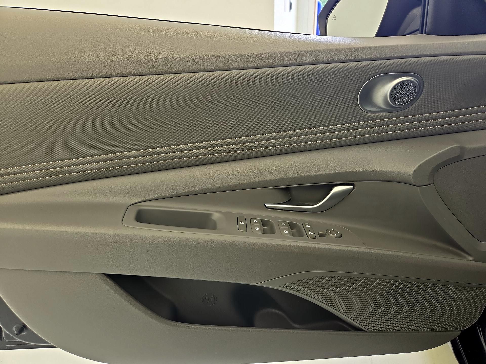 Thumbnail: 2023 Hyundai Elantra - 12