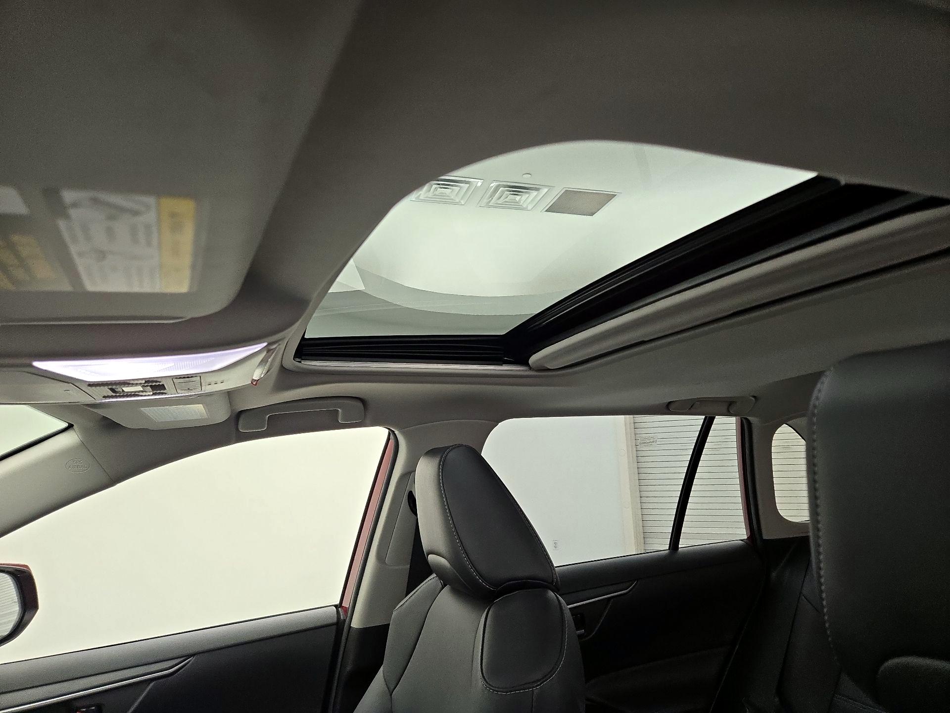 Thumbnail: 2022 Toyota RAV4 - 19
