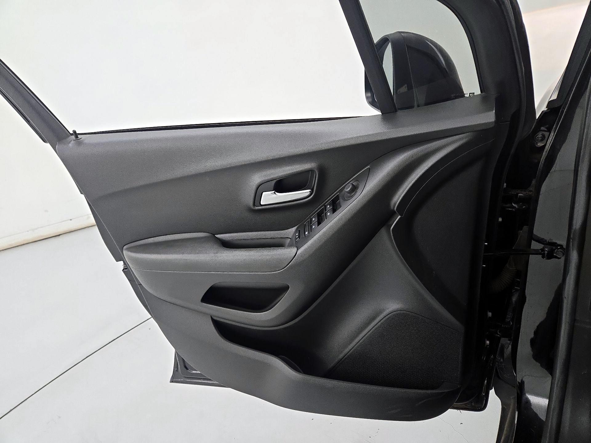Thumbnail: 2021 Chevrolet Trax - 12