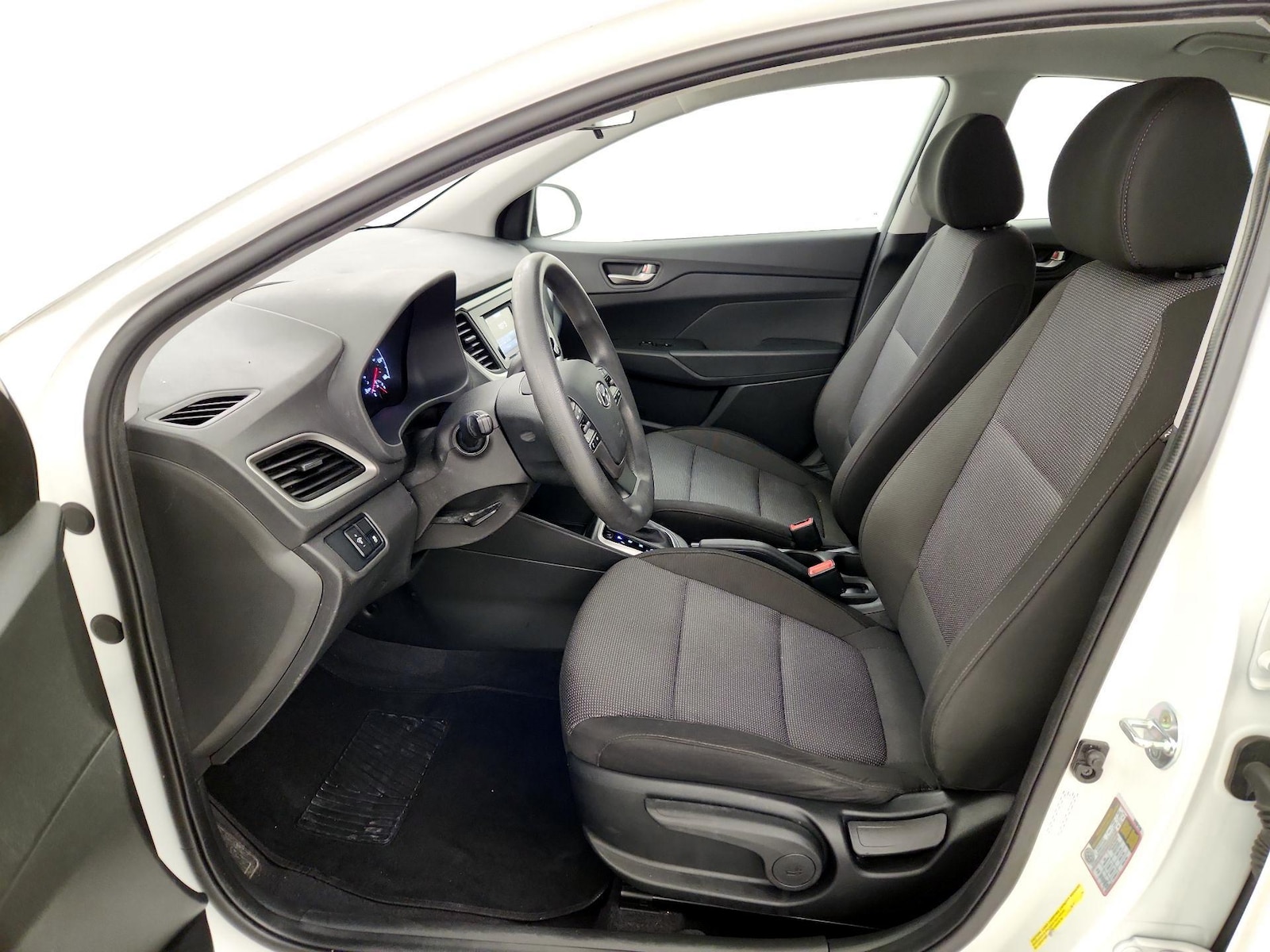 2022 Hyundai Accent SE - Photo 12