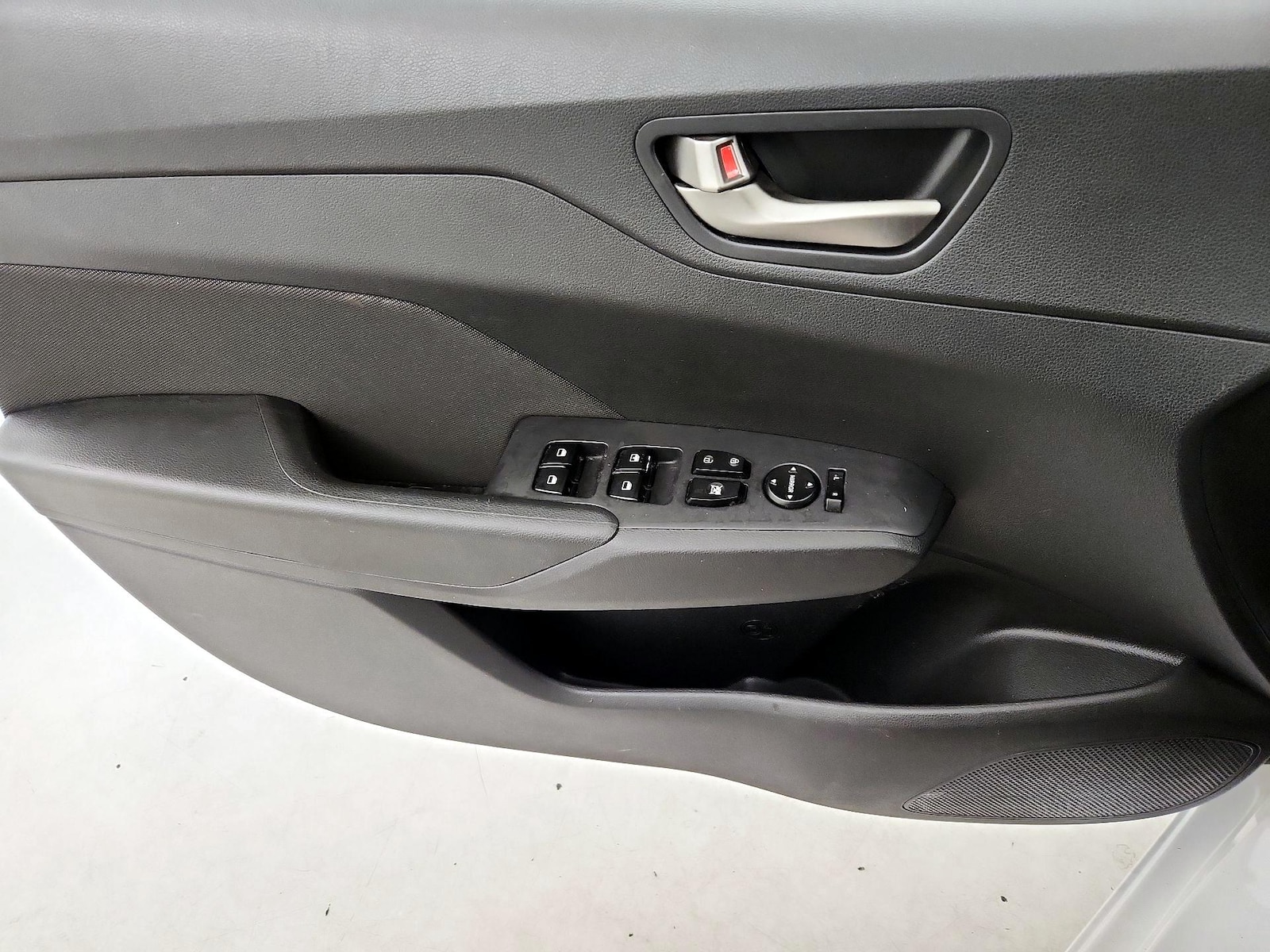 2022 Hyundai Accent SE - Photo 13