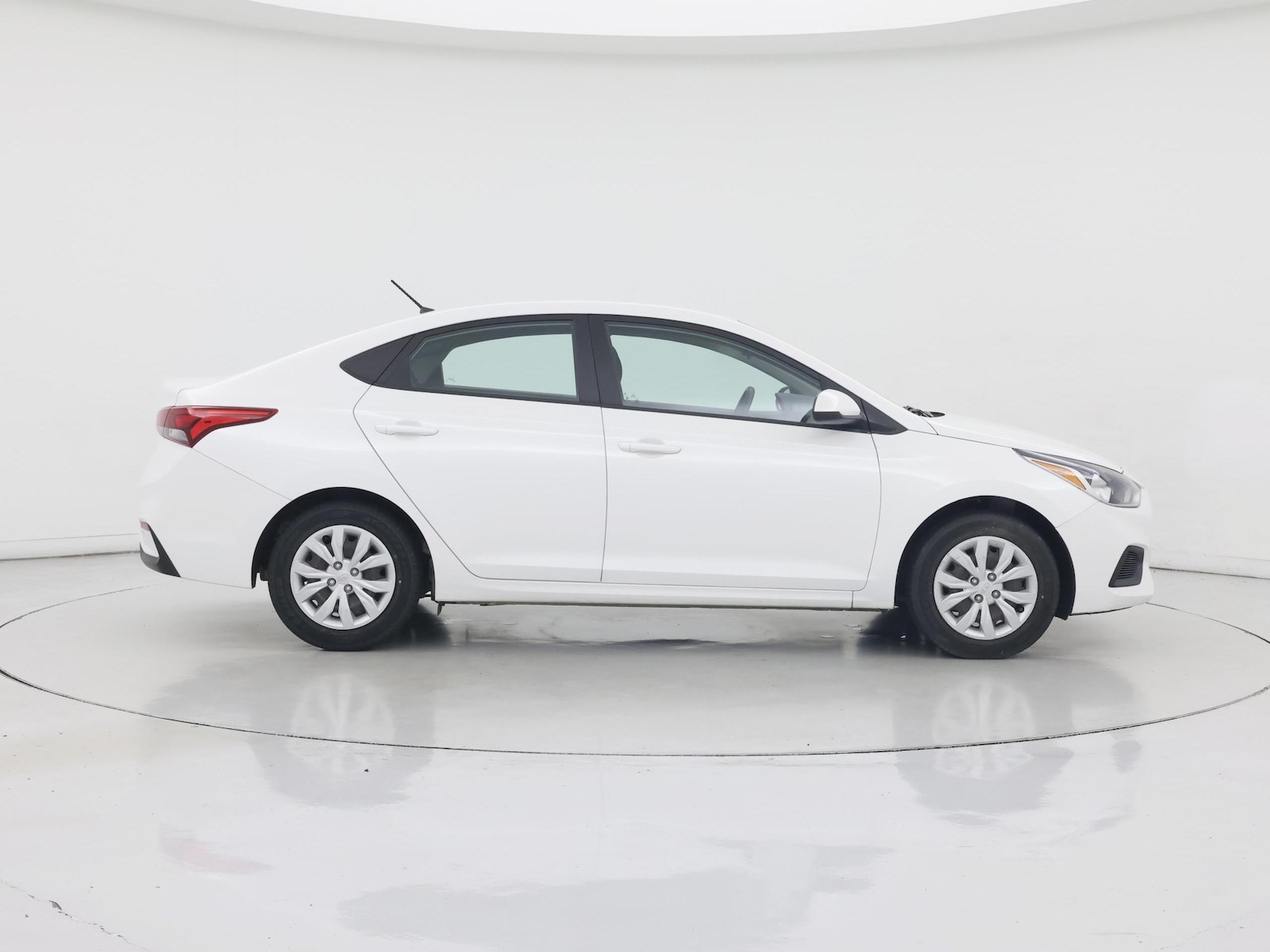 2022 Hyundai Accent SE - Photo 8