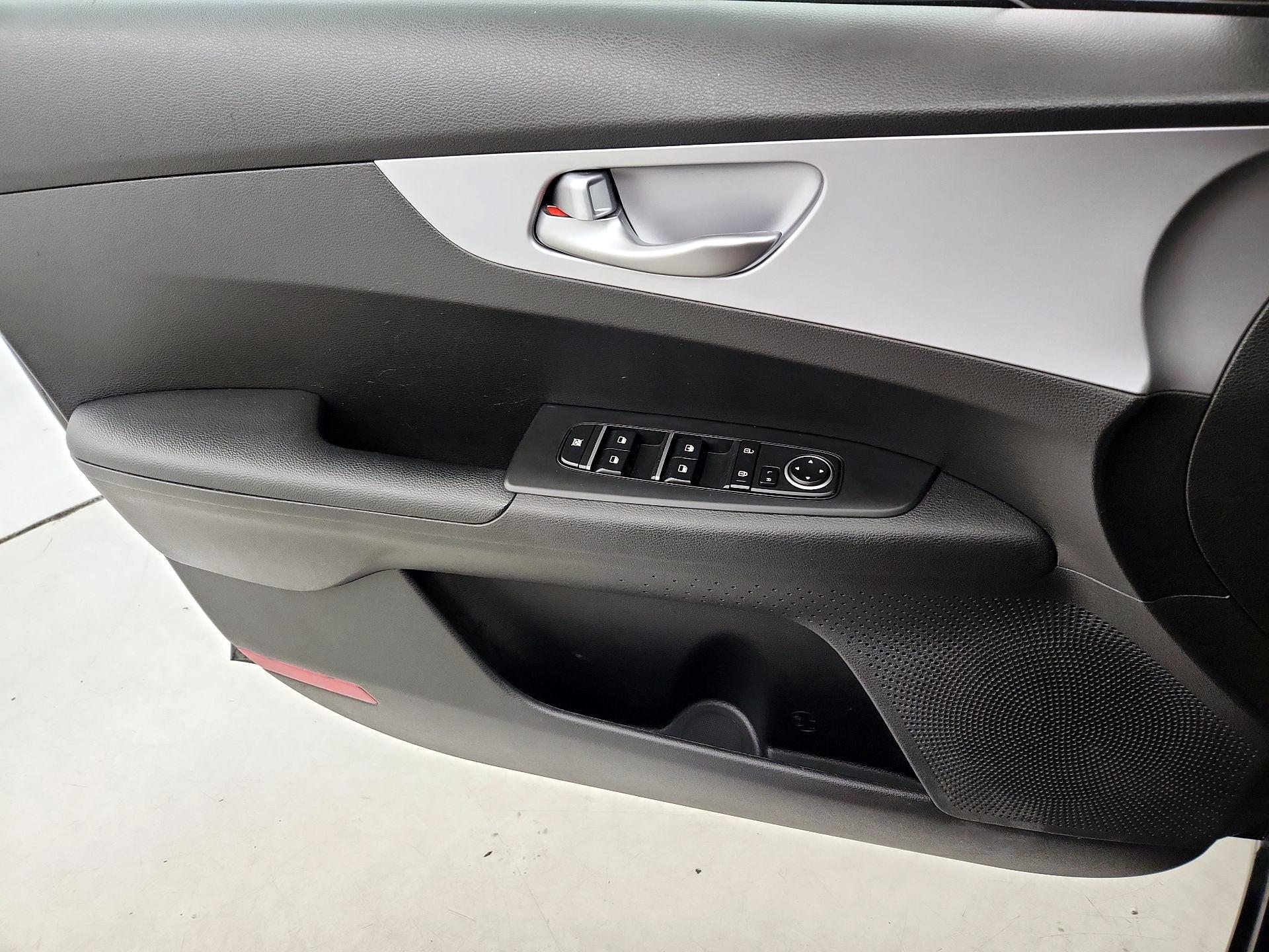 Thumbnail: 2024 Kia Forte - 12