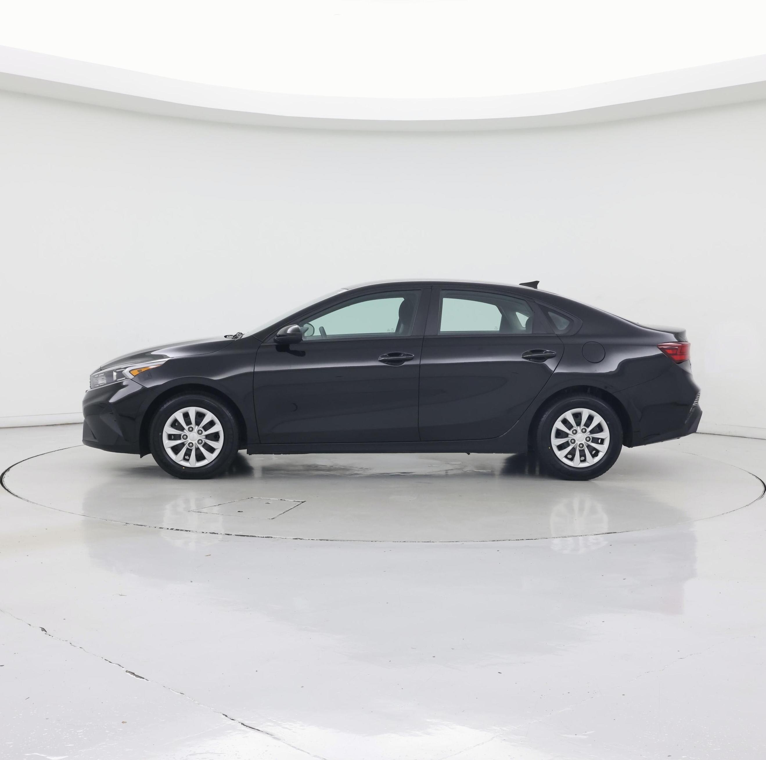 Thumbnail: 2024 Kia Forte - 3