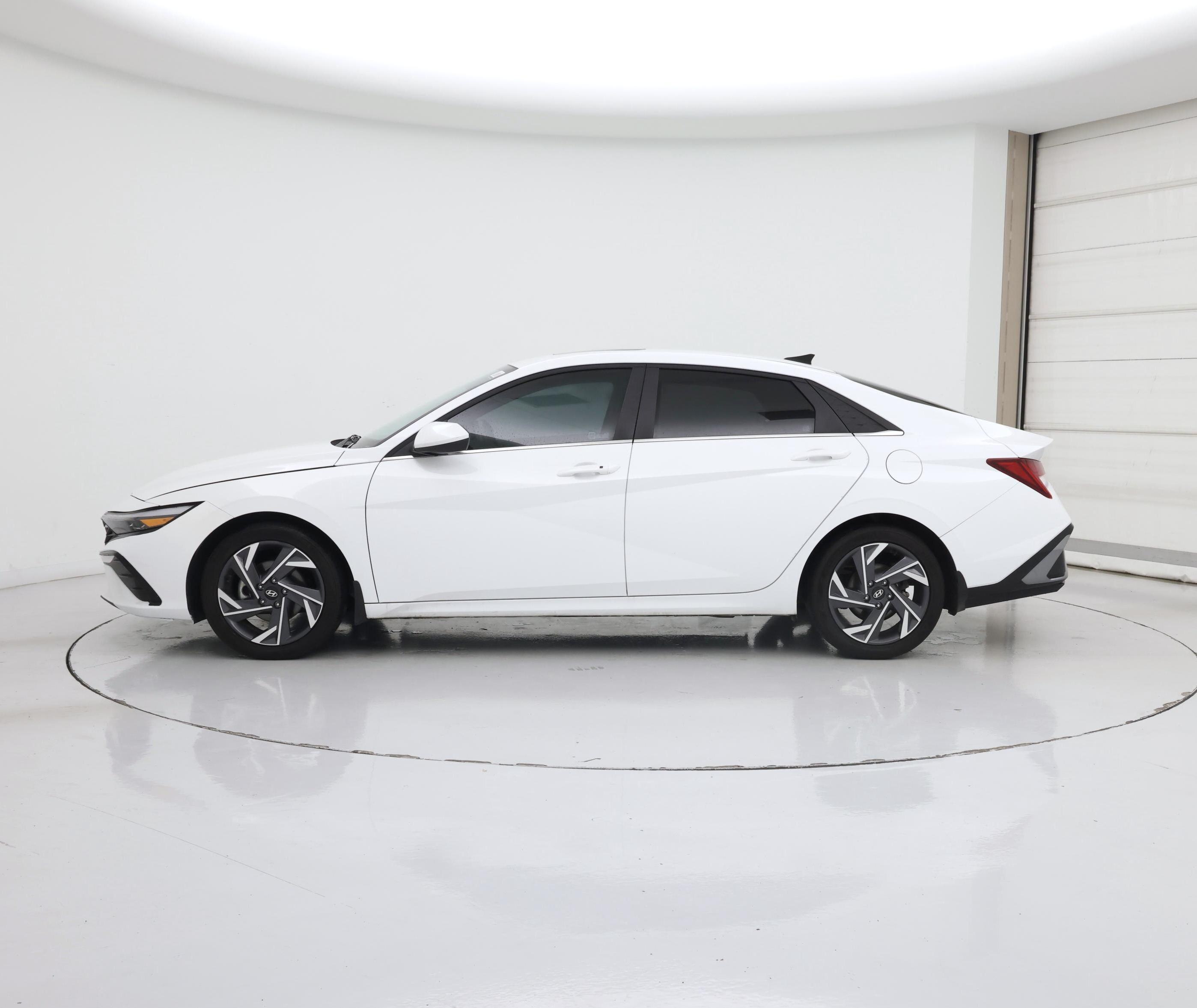 Thumbnail: 2024 Hyundai Elantra - 3