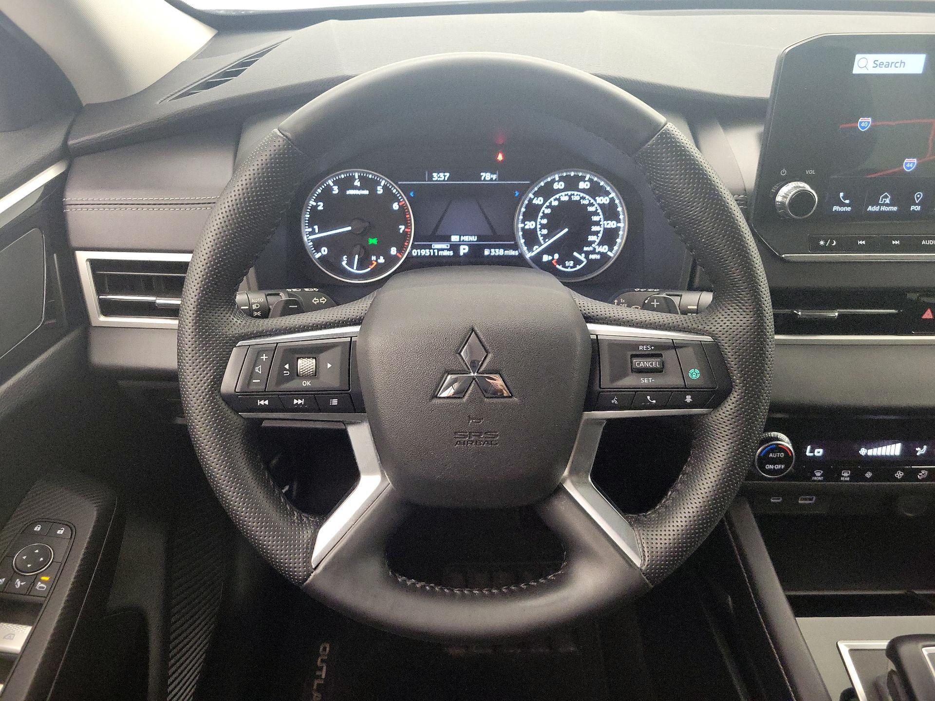 Thumbnail: 2023 Mitsubishi Outlander - 10