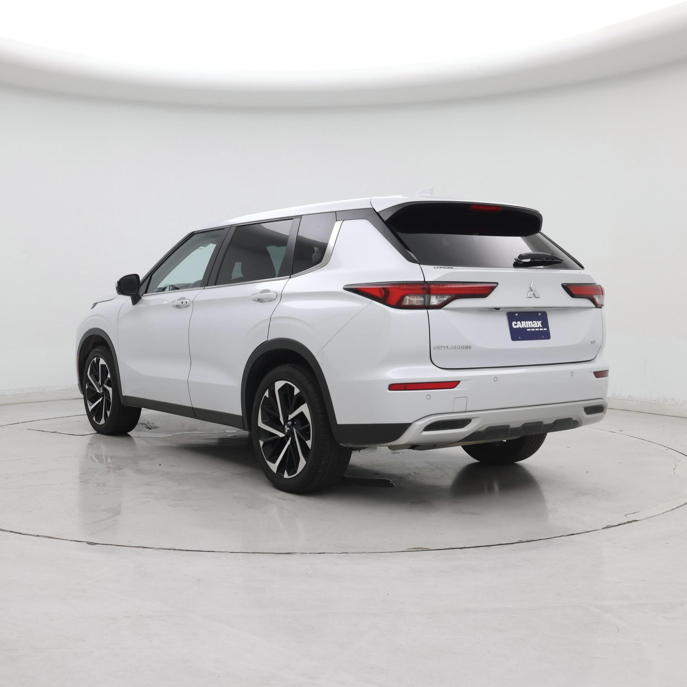 Thumbnail: 2023 Mitsubishi Outlander - 2
