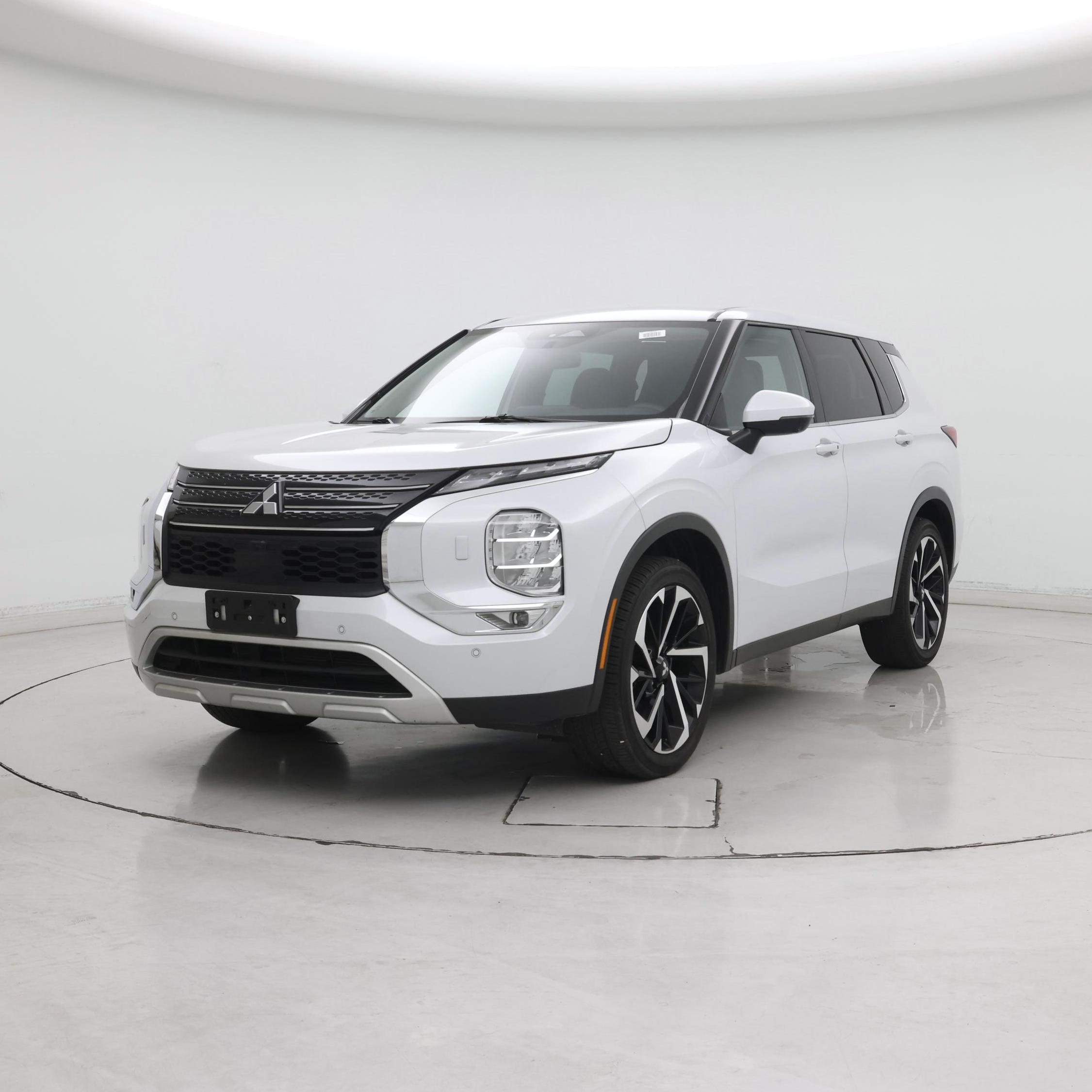Thumbnail: 2023 Mitsubishi Outlander - 4