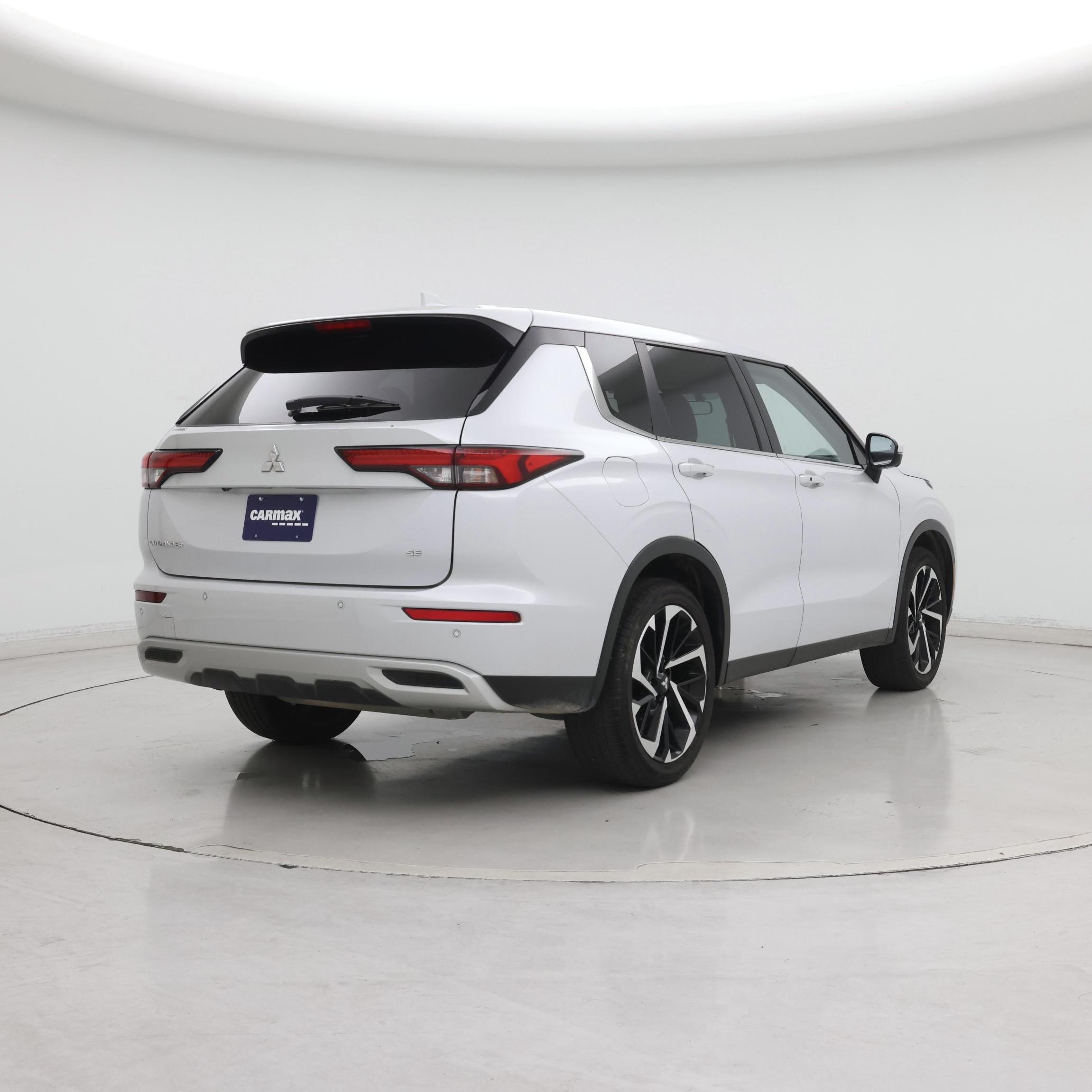 Thumbnail: 2023 Mitsubishi Outlander - 8