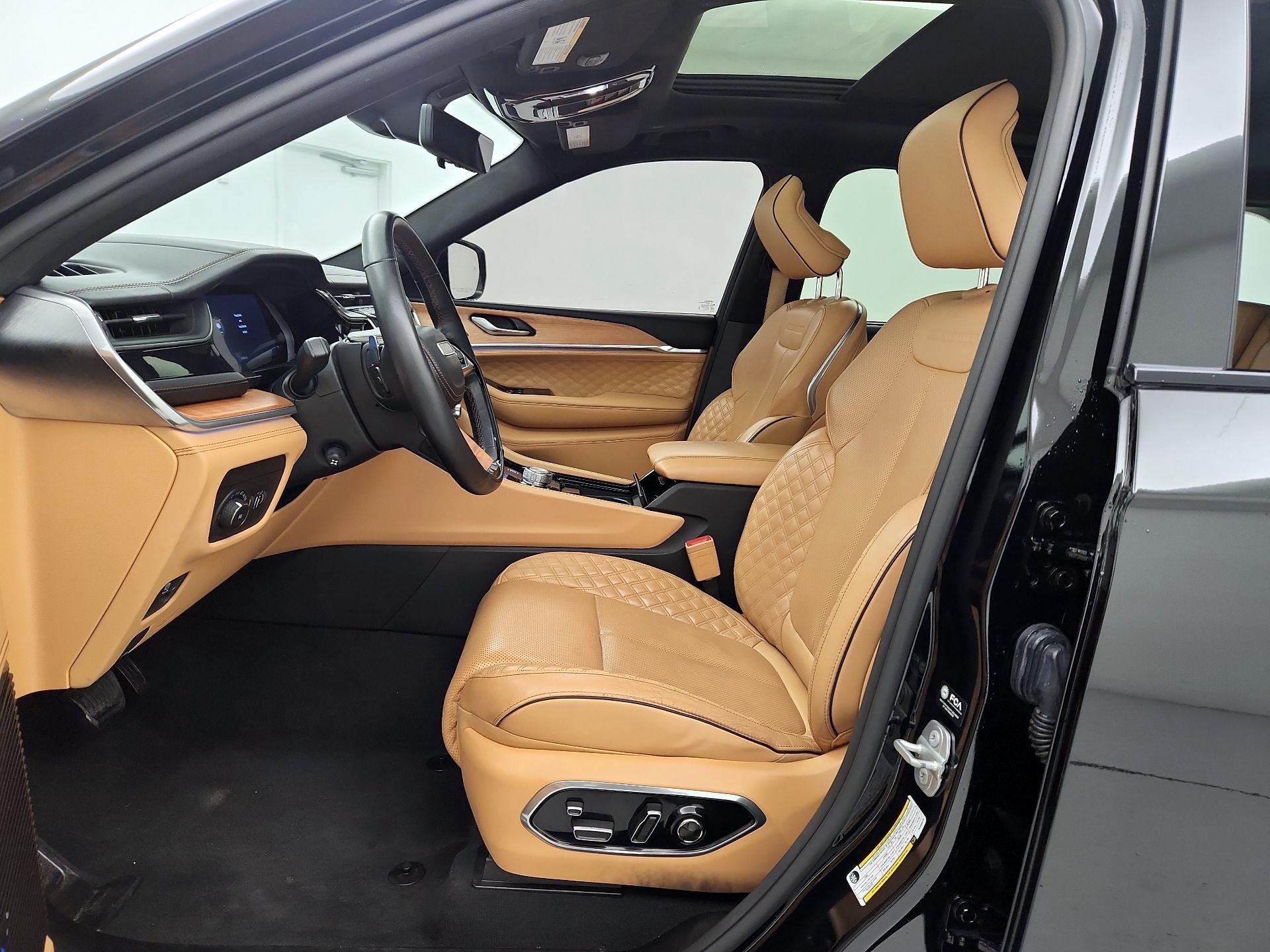 Thumbnail: 2023 Jeep Grand Cherokee - 11