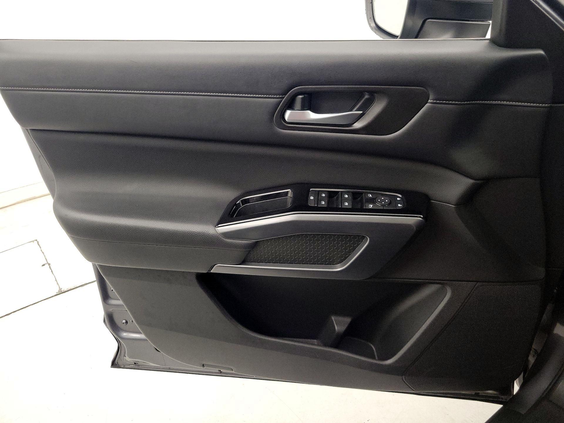 Thumbnail: 2023 Nissan Pathfinder - 12