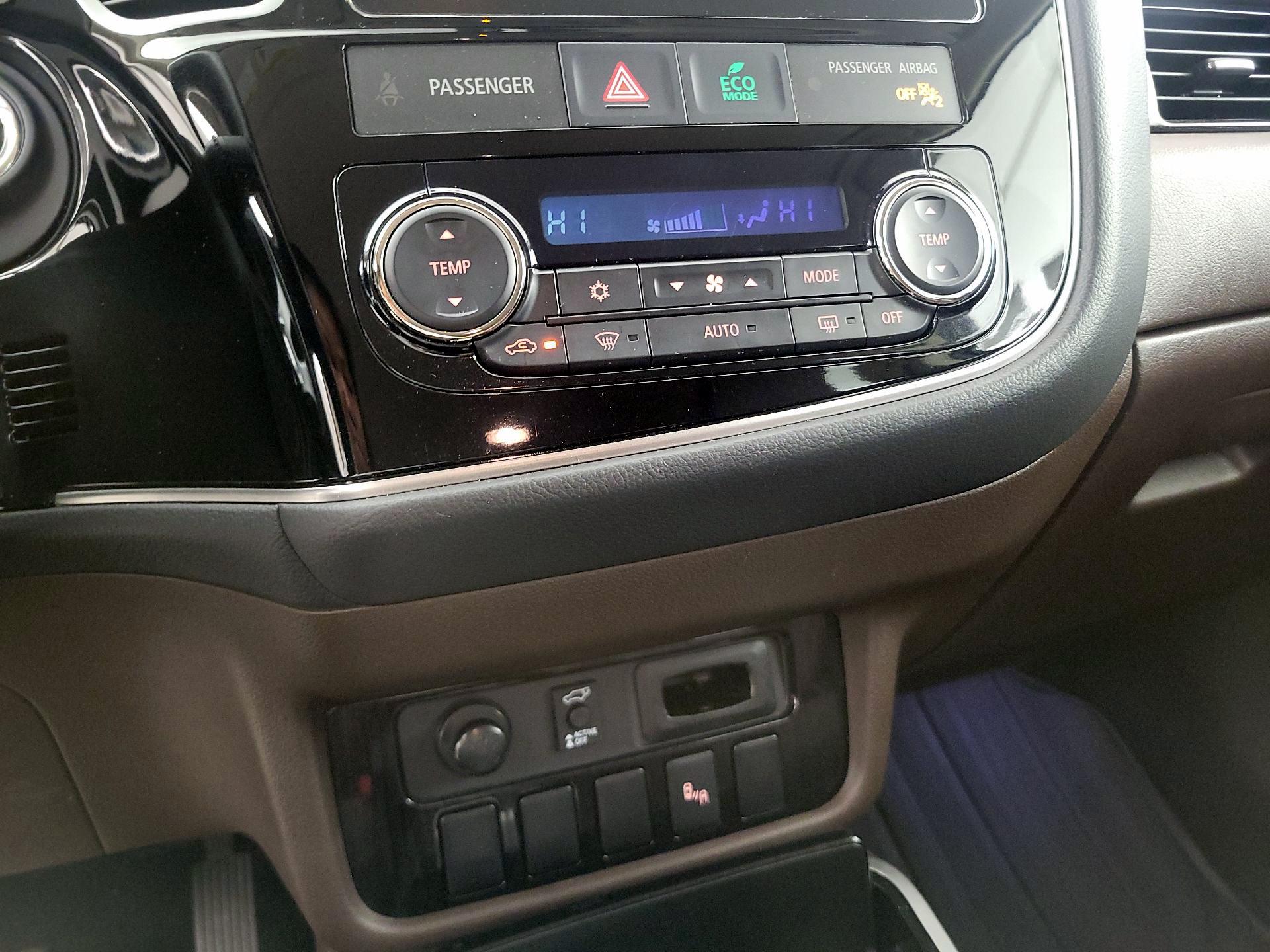 Thumbnail: 2018 Mitsubishi Outlander - 16