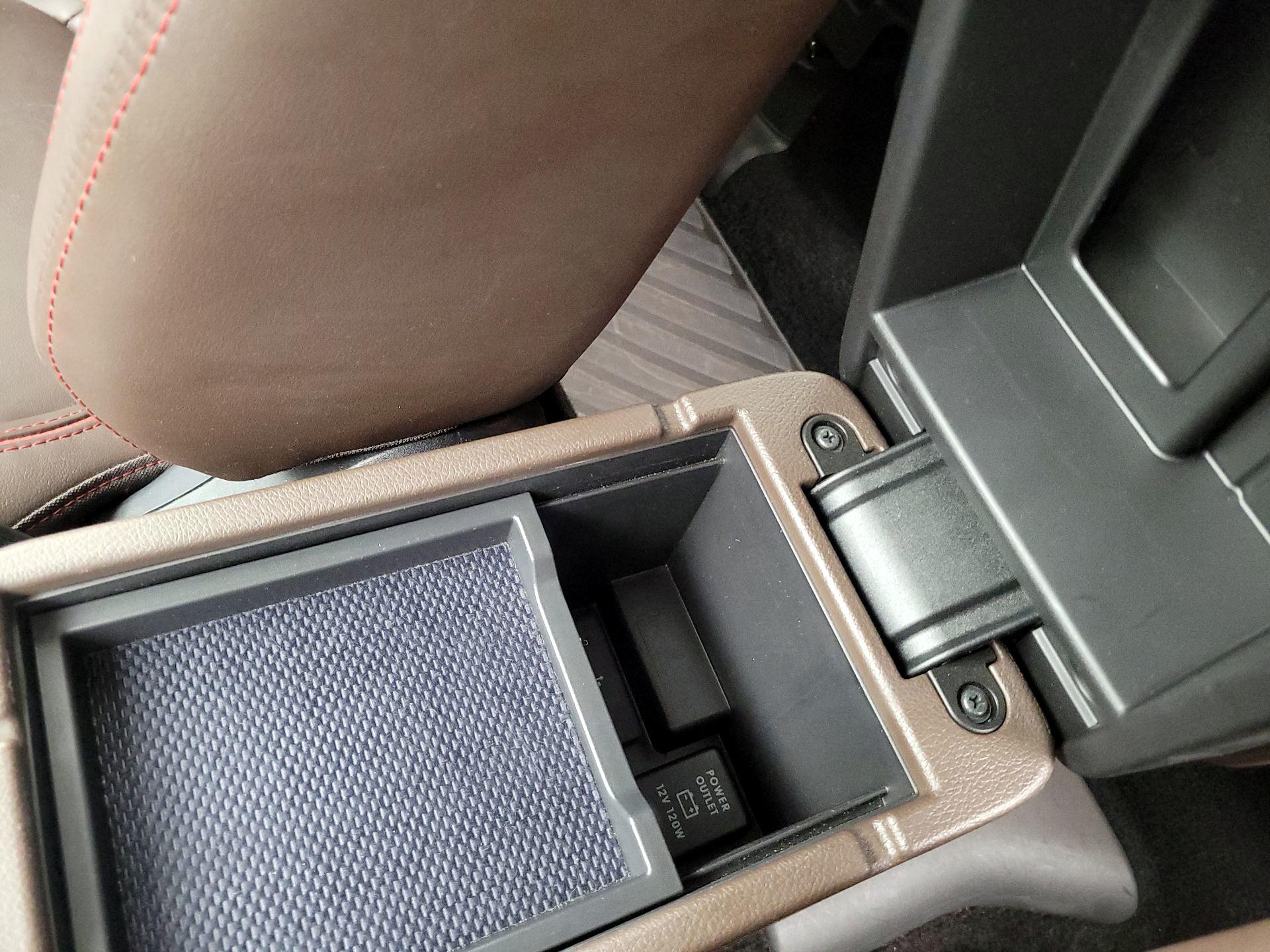 Thumbnail: 2018 Mitsubishi Outlander - 18