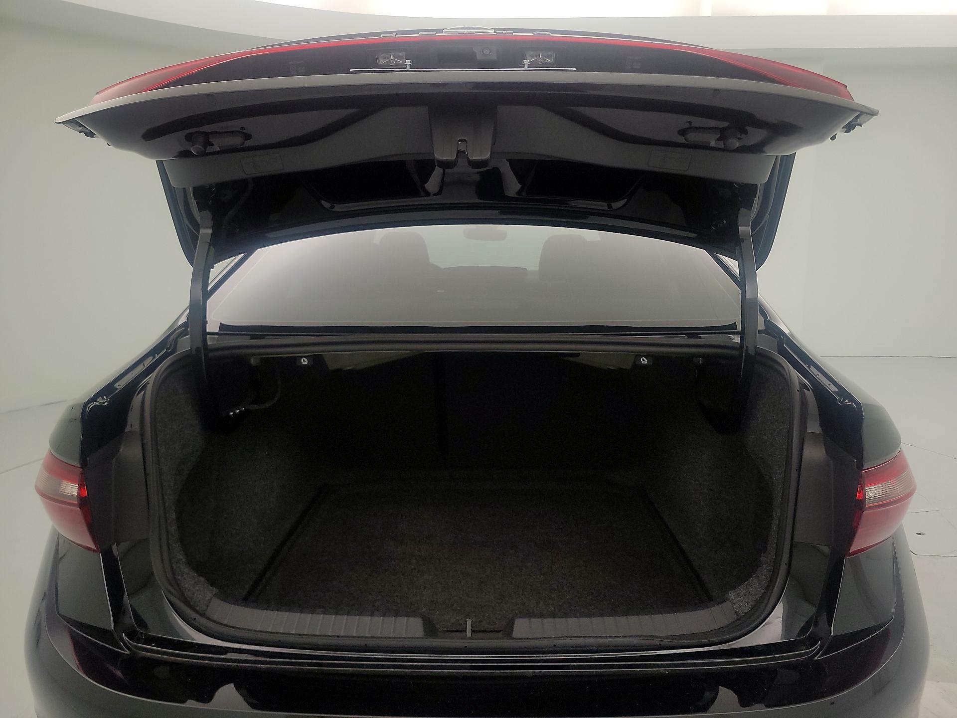 Thumbnail: 2025 Volkswagen Jetta - 20