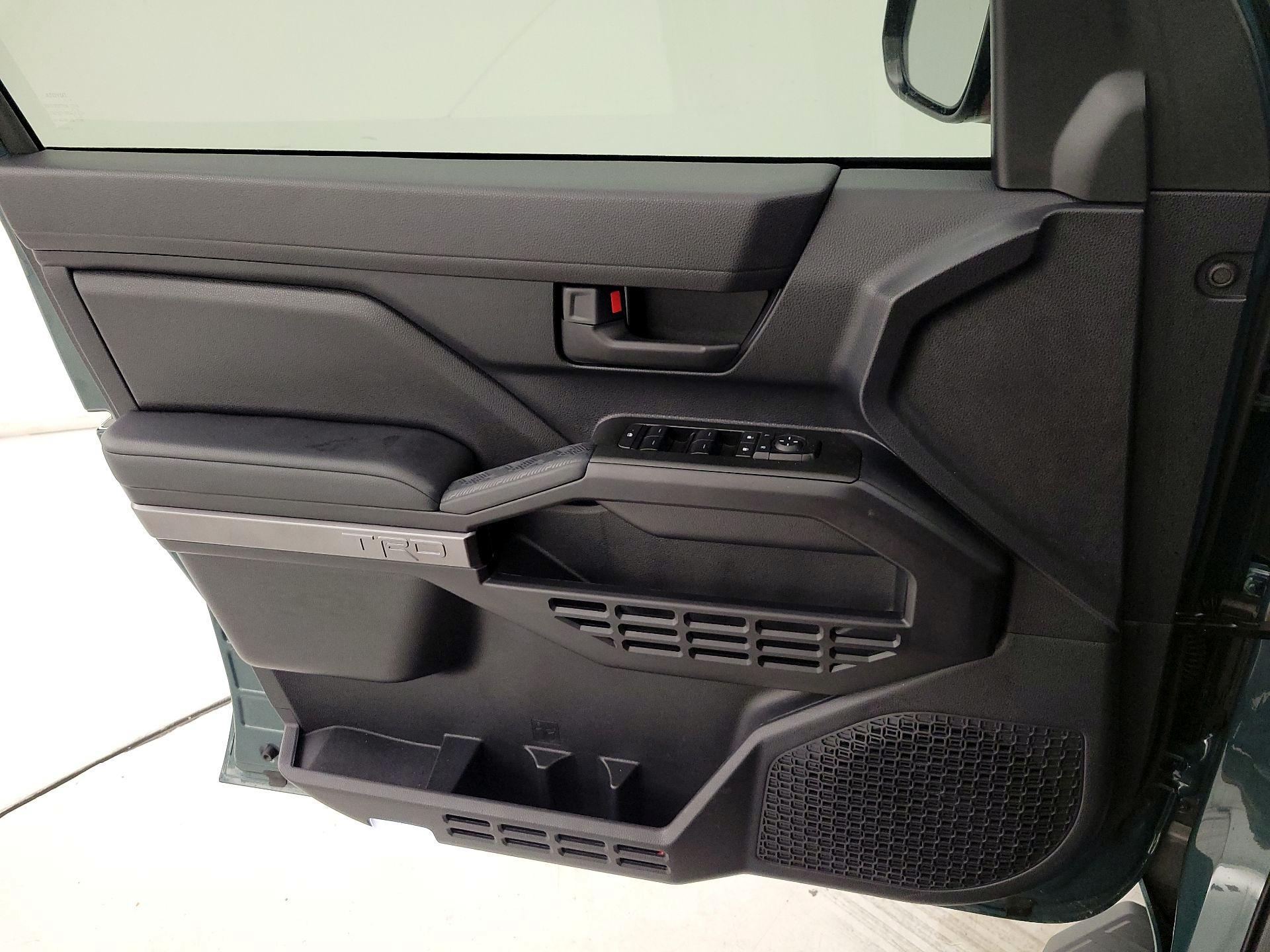 Thumbnail: 2025 Toyota 4Runner - 12