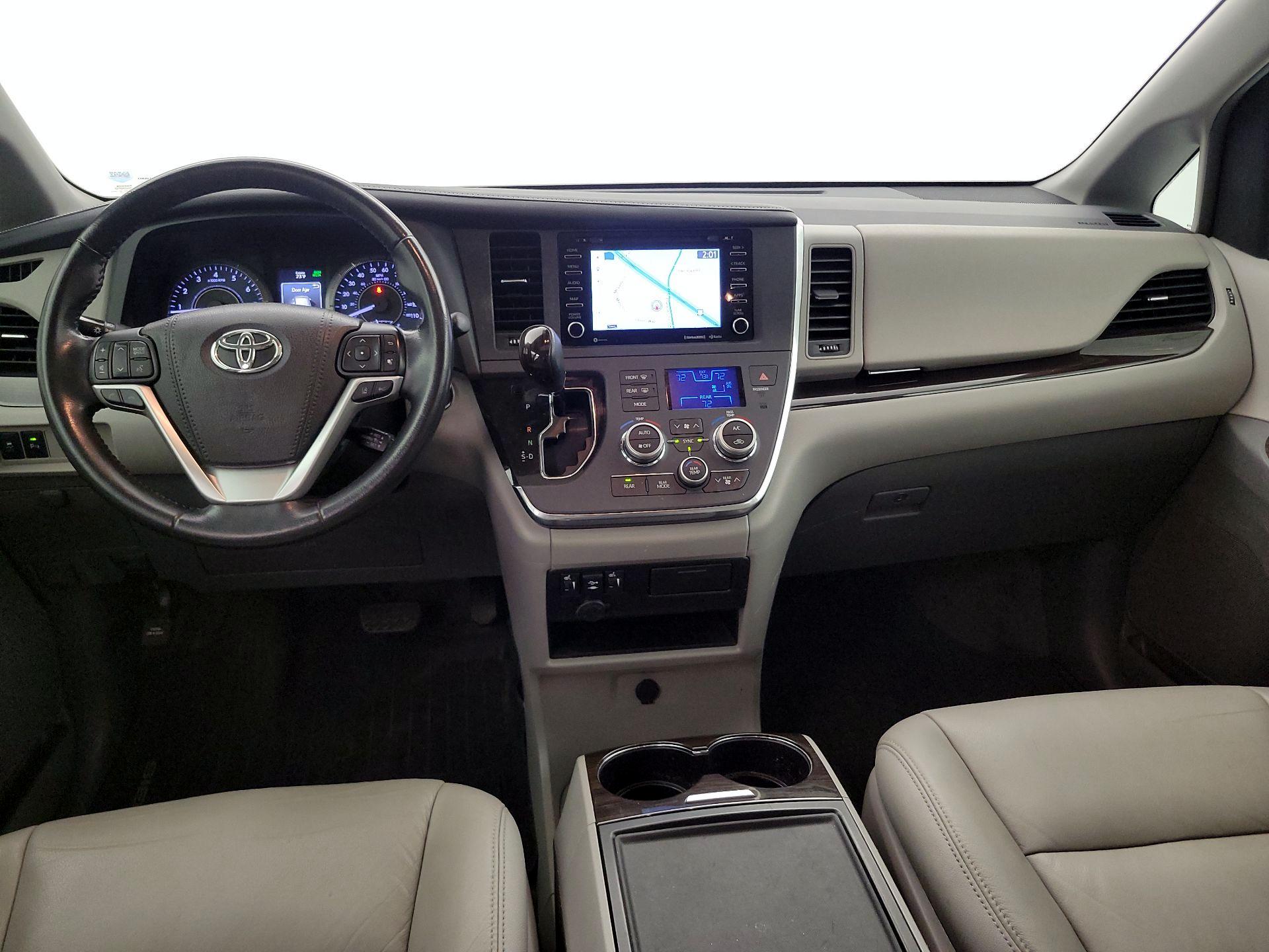 Thumbnail: 2018 Toyota Sienna - 9
