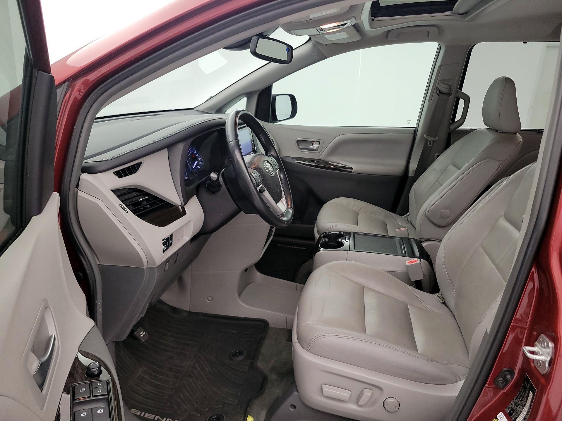 Thumbnail: 2018 Toyota Sienna - 11