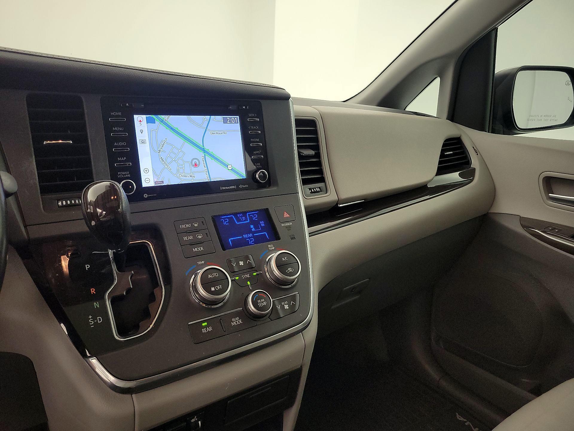 Thumbnail: 2018 Toyota Sienna - 14